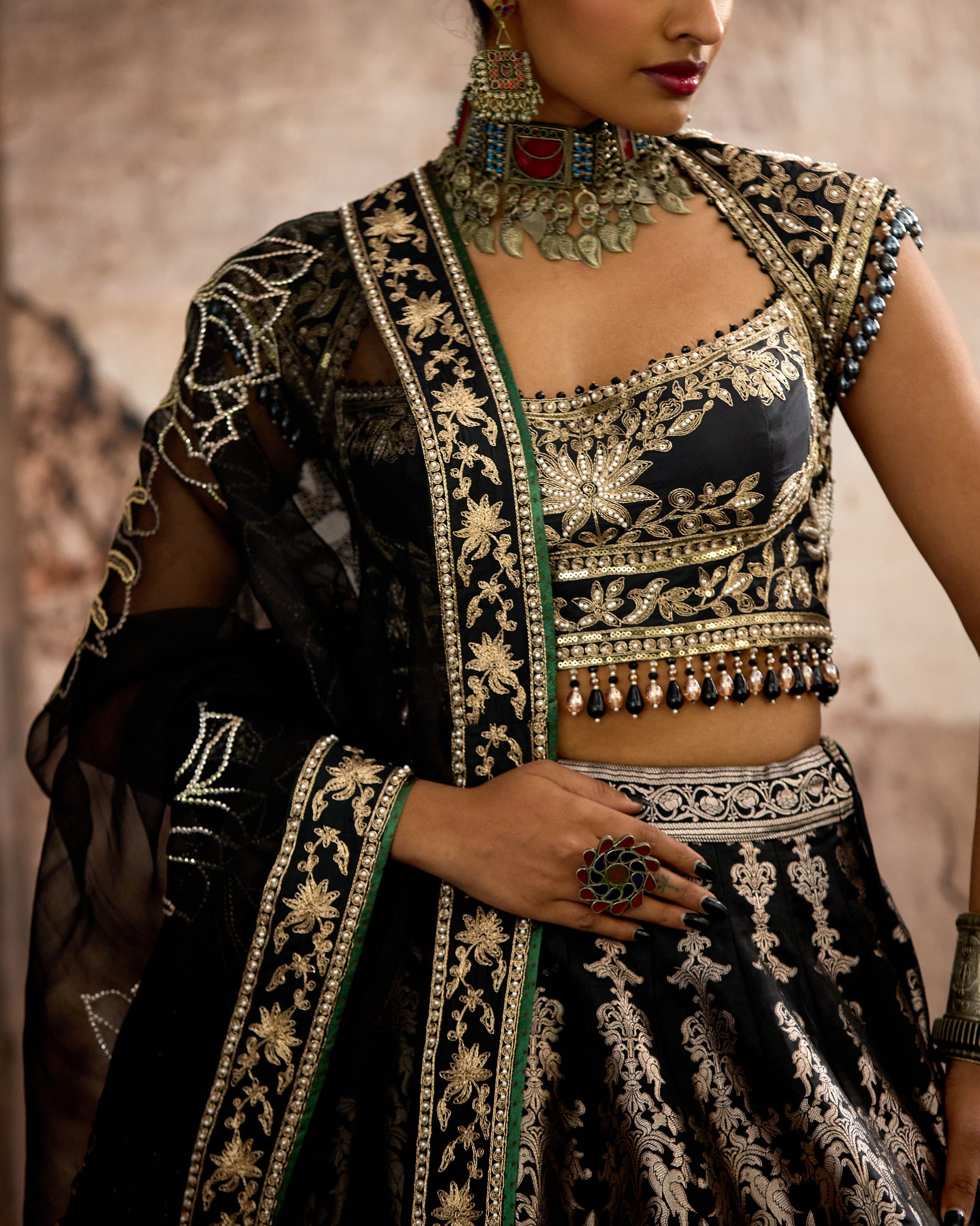 Bethari : Leela - Raven Black