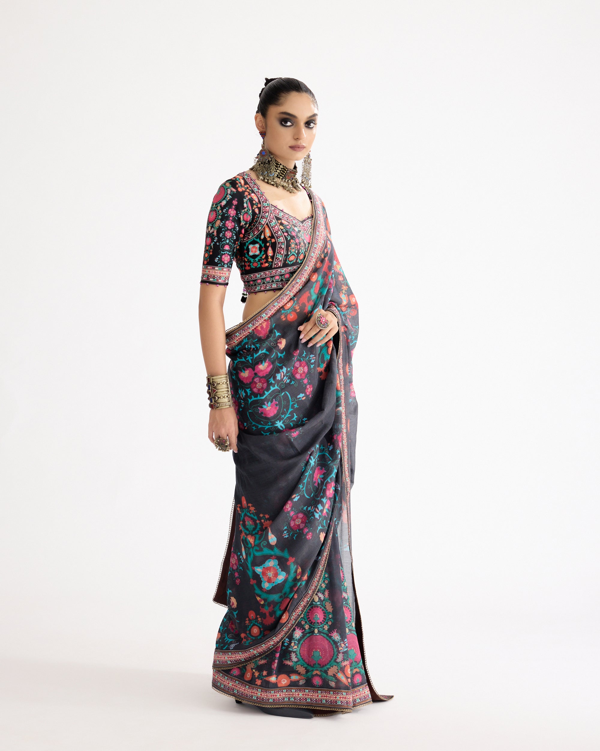 Bukhara : Saavi Black