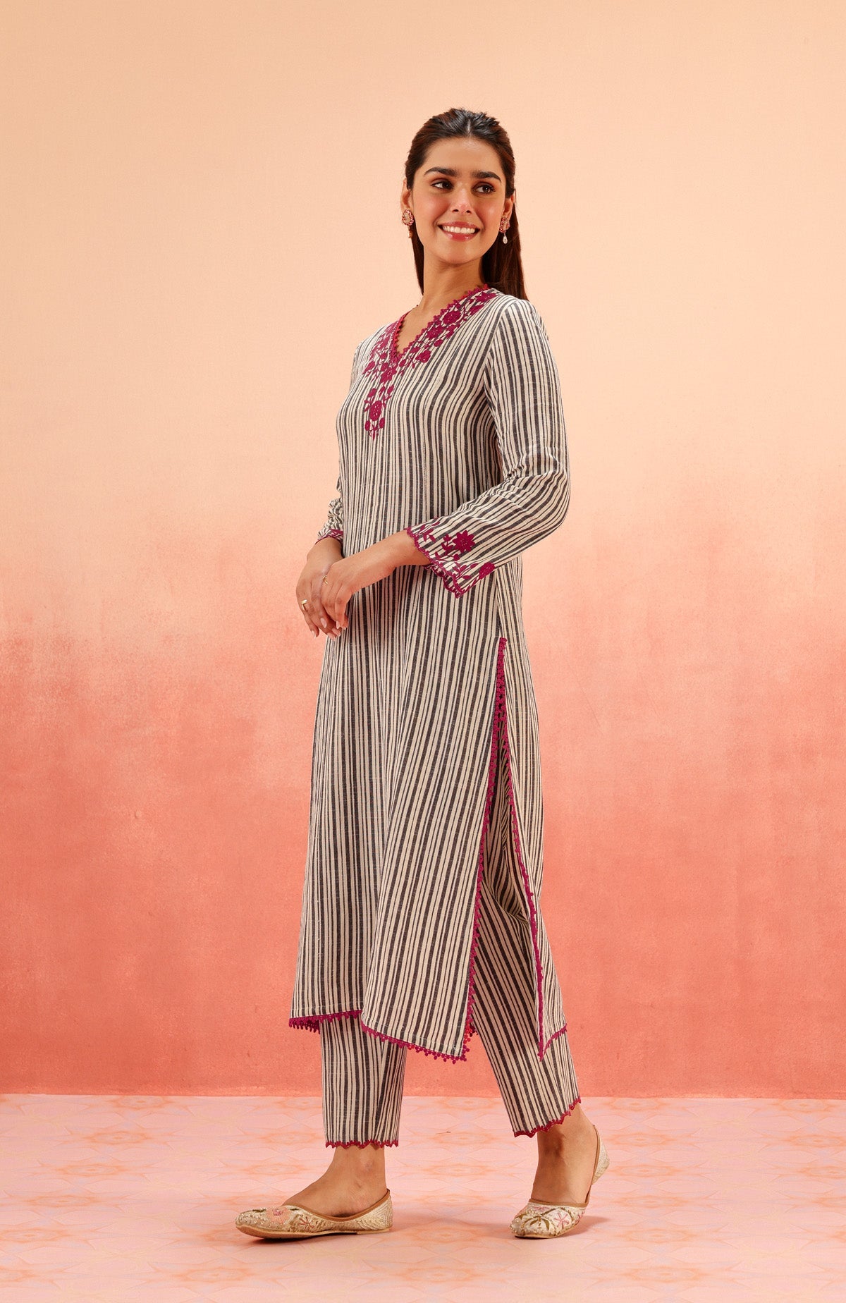 SAANJH BLACK COTTON YARN DYED KURTA SET