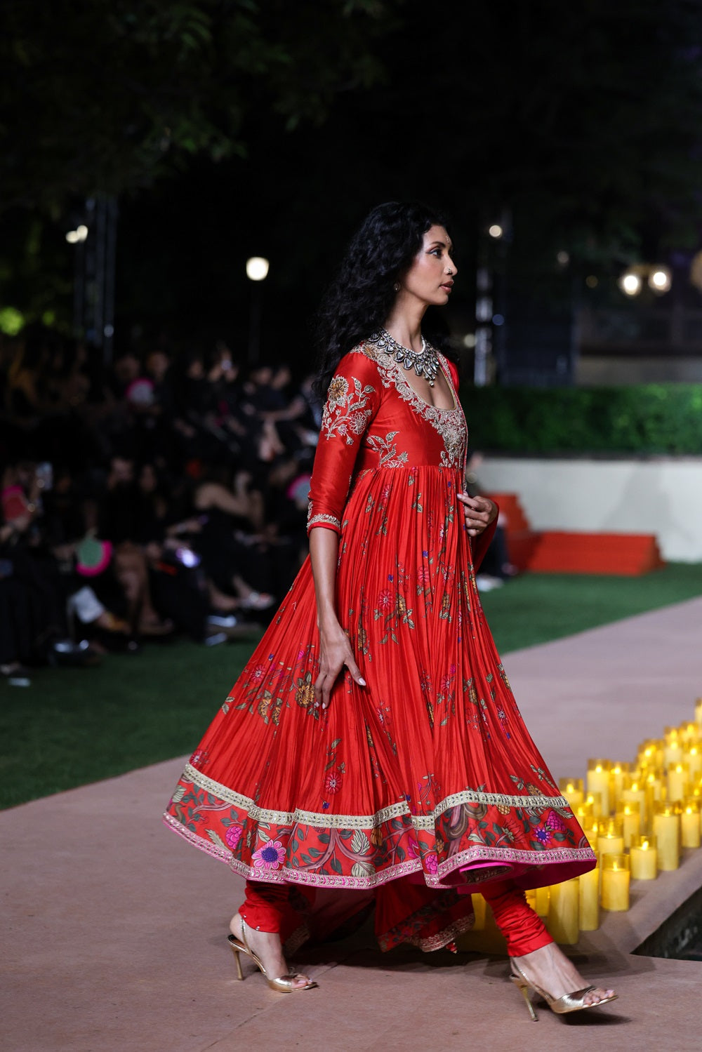 Surkh Laal Anarkali set