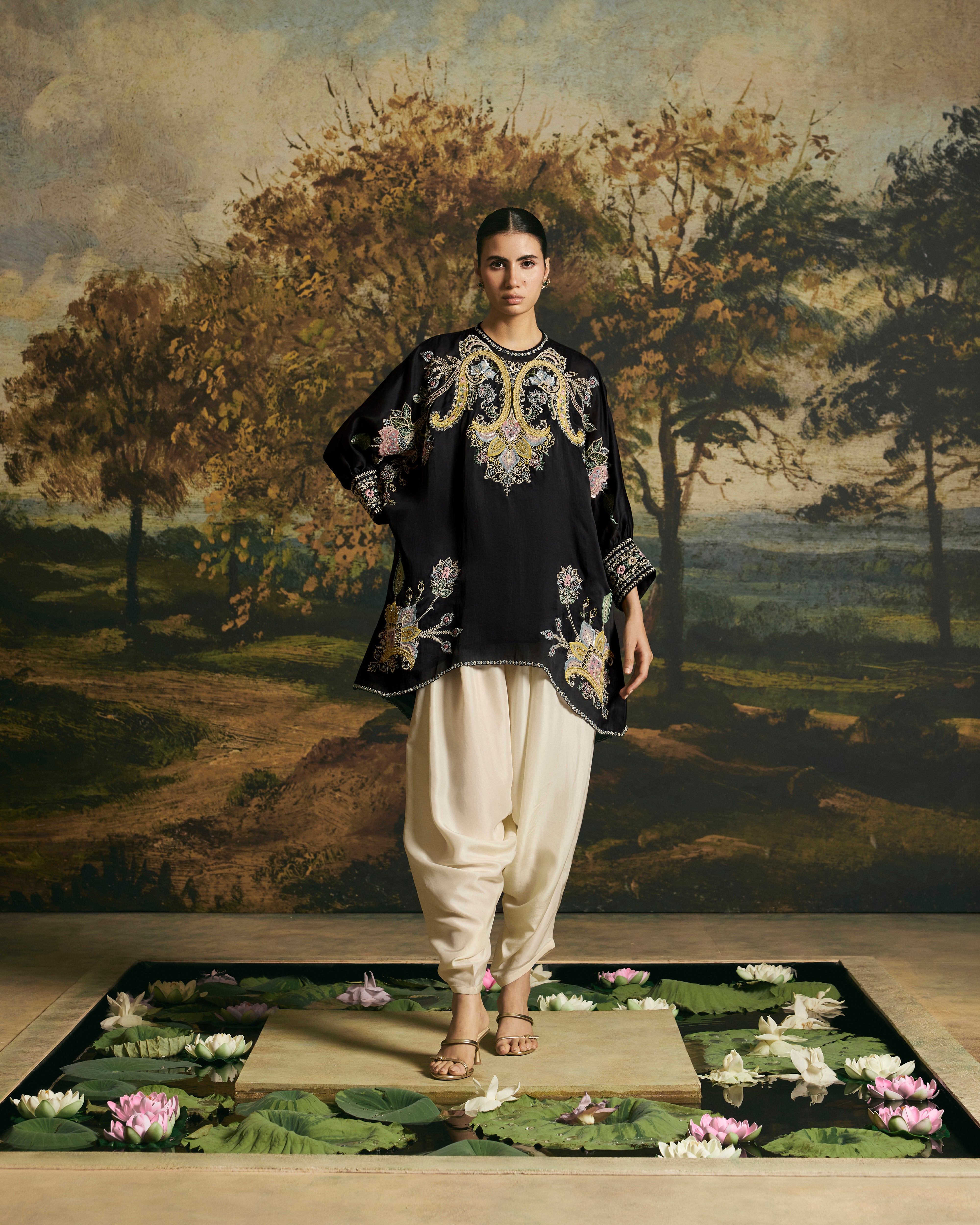 BLACK CONTRAST PAISLEY DETAIL TUNIC WITH HAREM PANTS