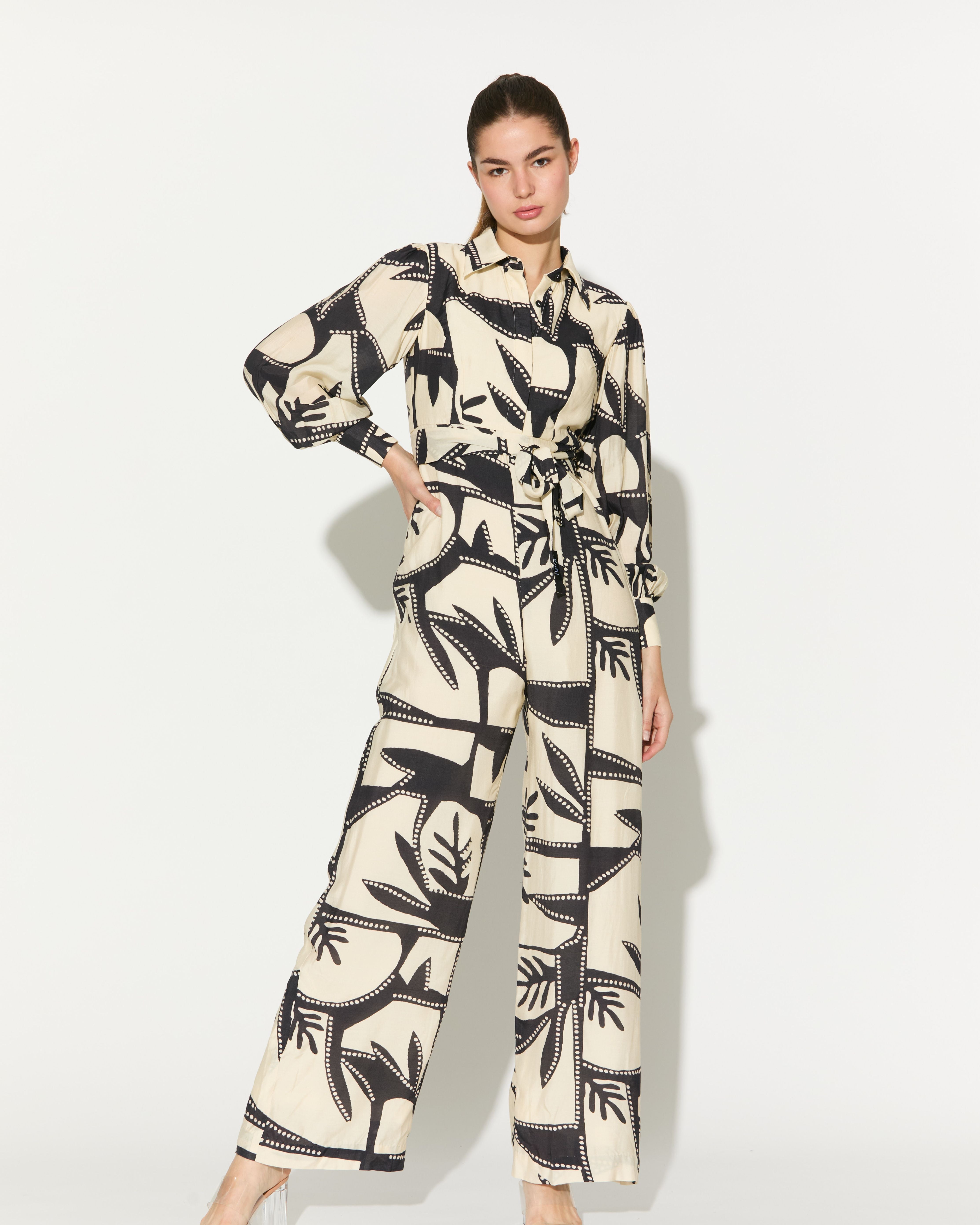 WHITE AND BLACK PATTERNED JUMPSUIT