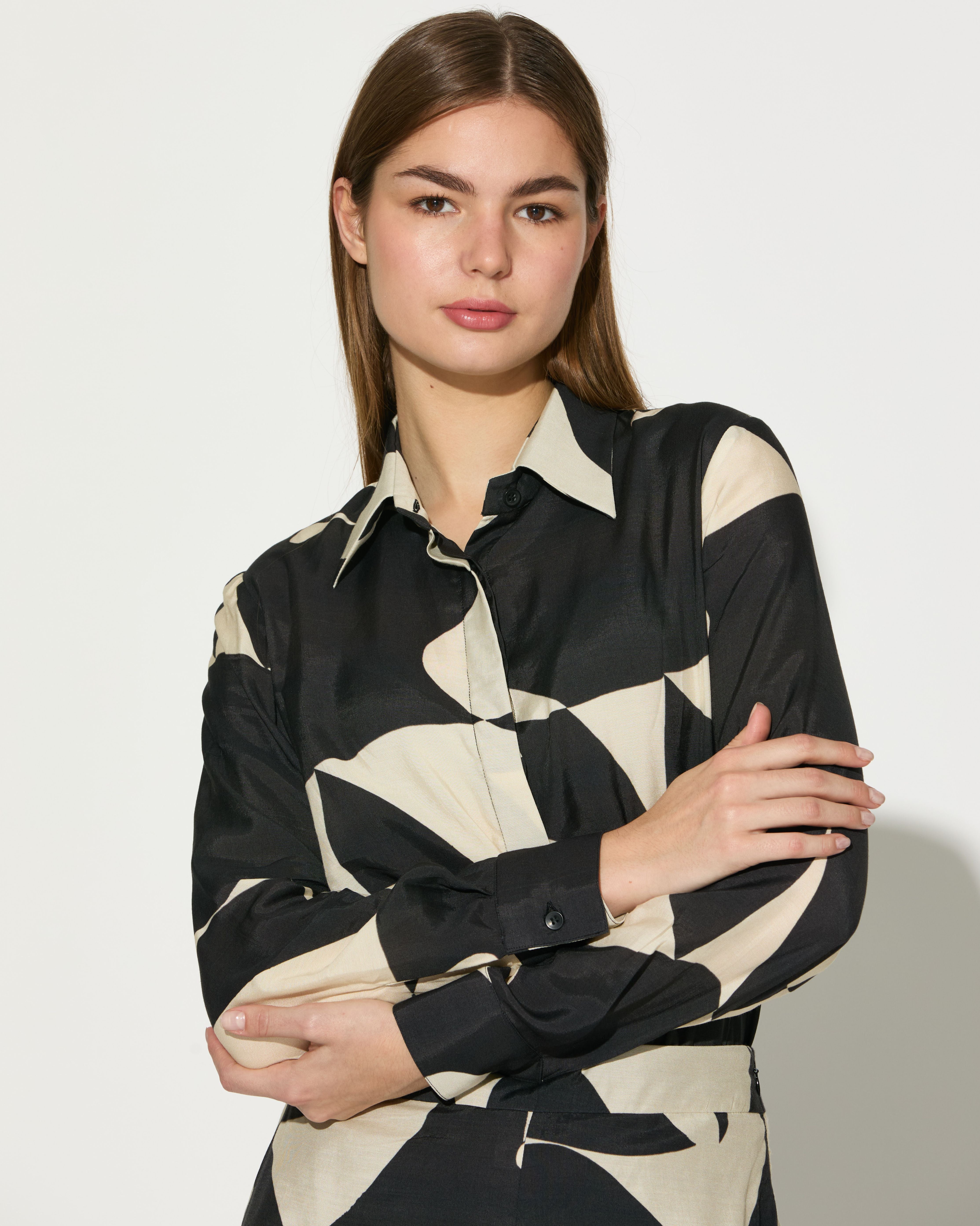 BLACK AND WHITE ABSTRACT SHIRT