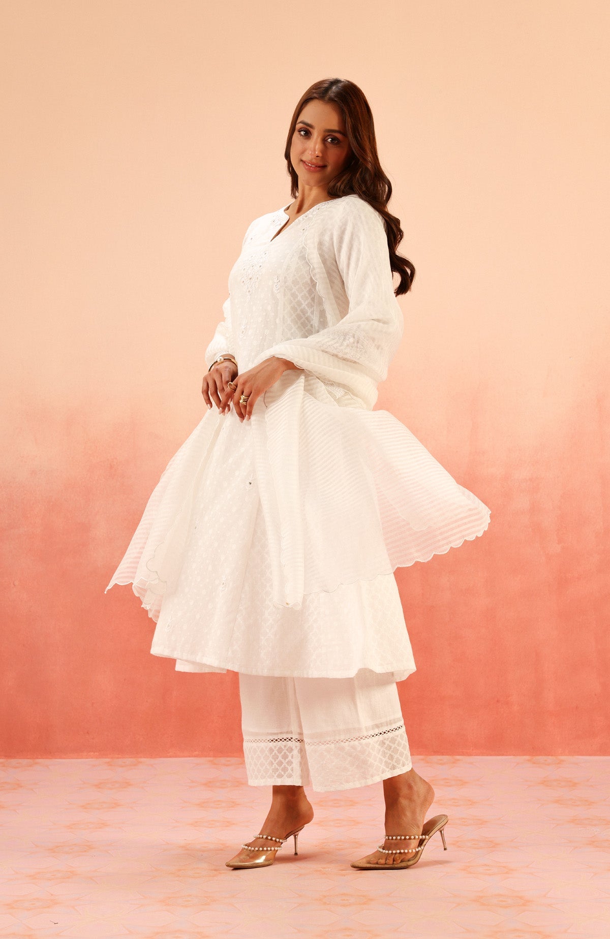 GULNAAR WHITE JACQUARD EMBROIDERED HANDCRAFTED KURTA SET