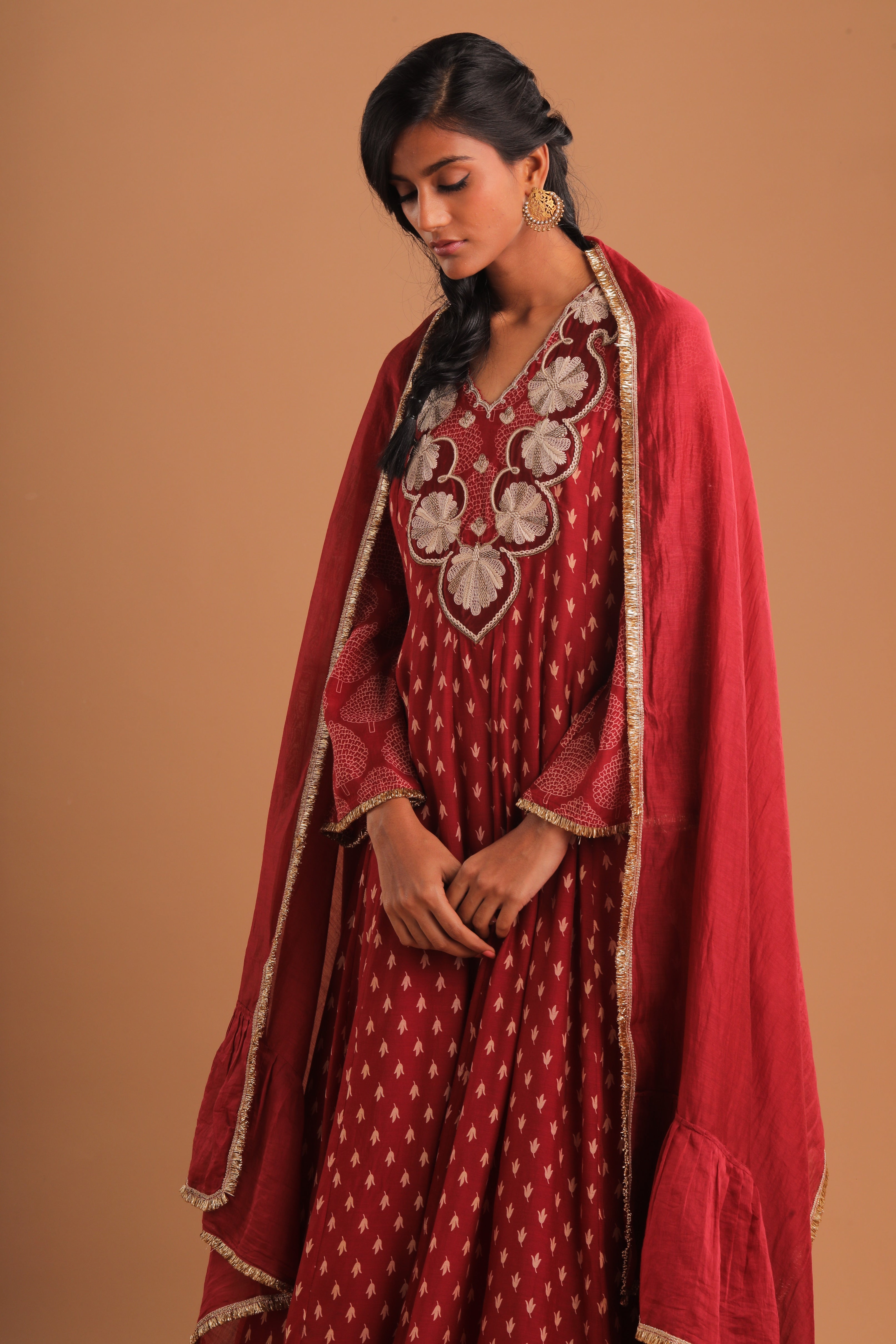 KURTA WITH EMB NECK AND PANTS SET