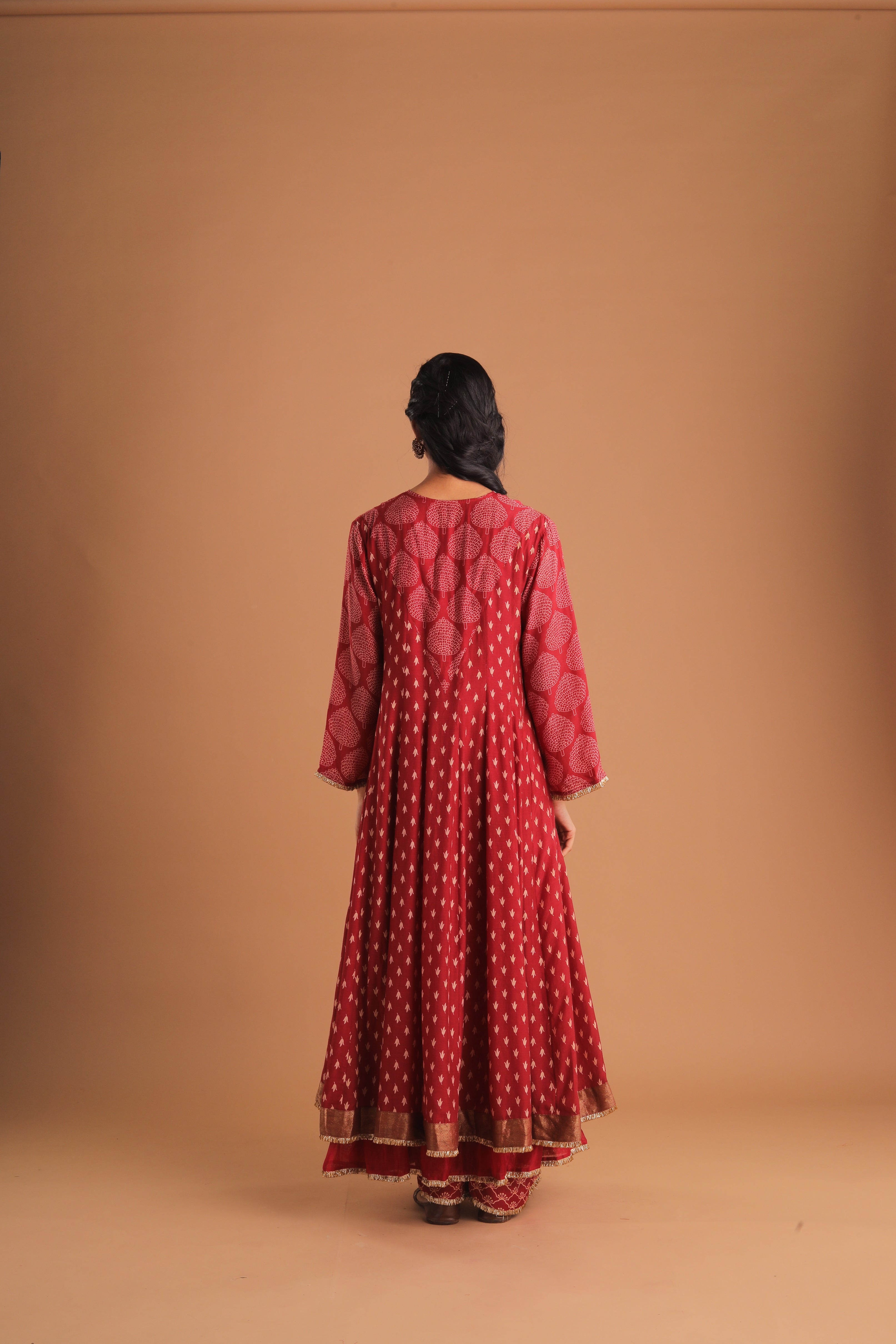 KURTA WITH EMB NECK AND PANTS SET