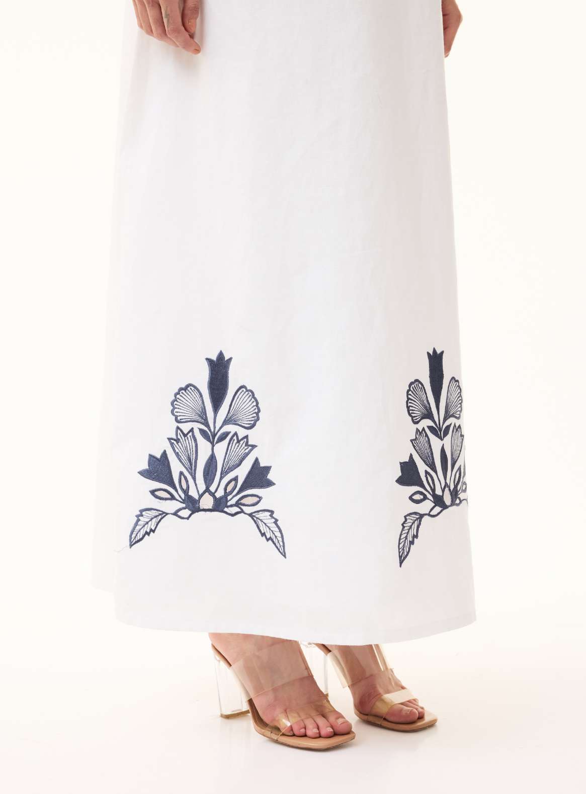 WHITE EMBROIDERED SLEEVELESS DRESS
