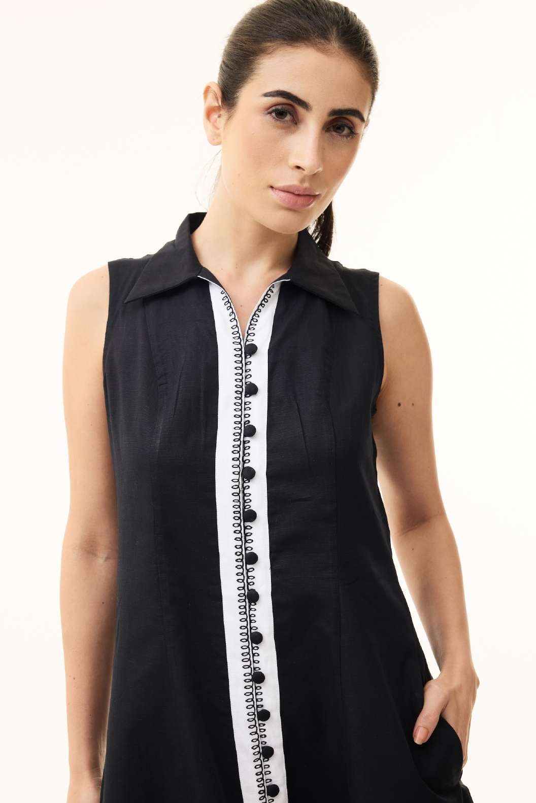 BLACK EMBROIDERED SLEEVELESS DRESS