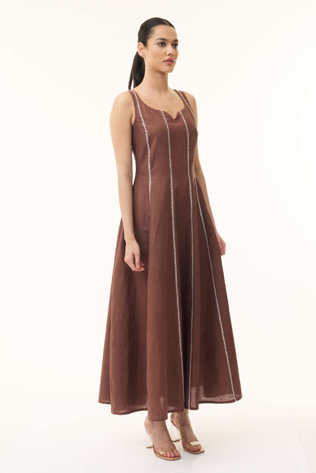 BROWN AND WHITE EMBROIDERED SLEEVELESS DRESS