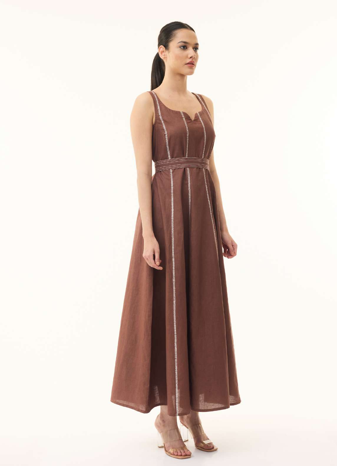 BROWN AND WHITE EMBROIDERED SLEEVELESS DRESS