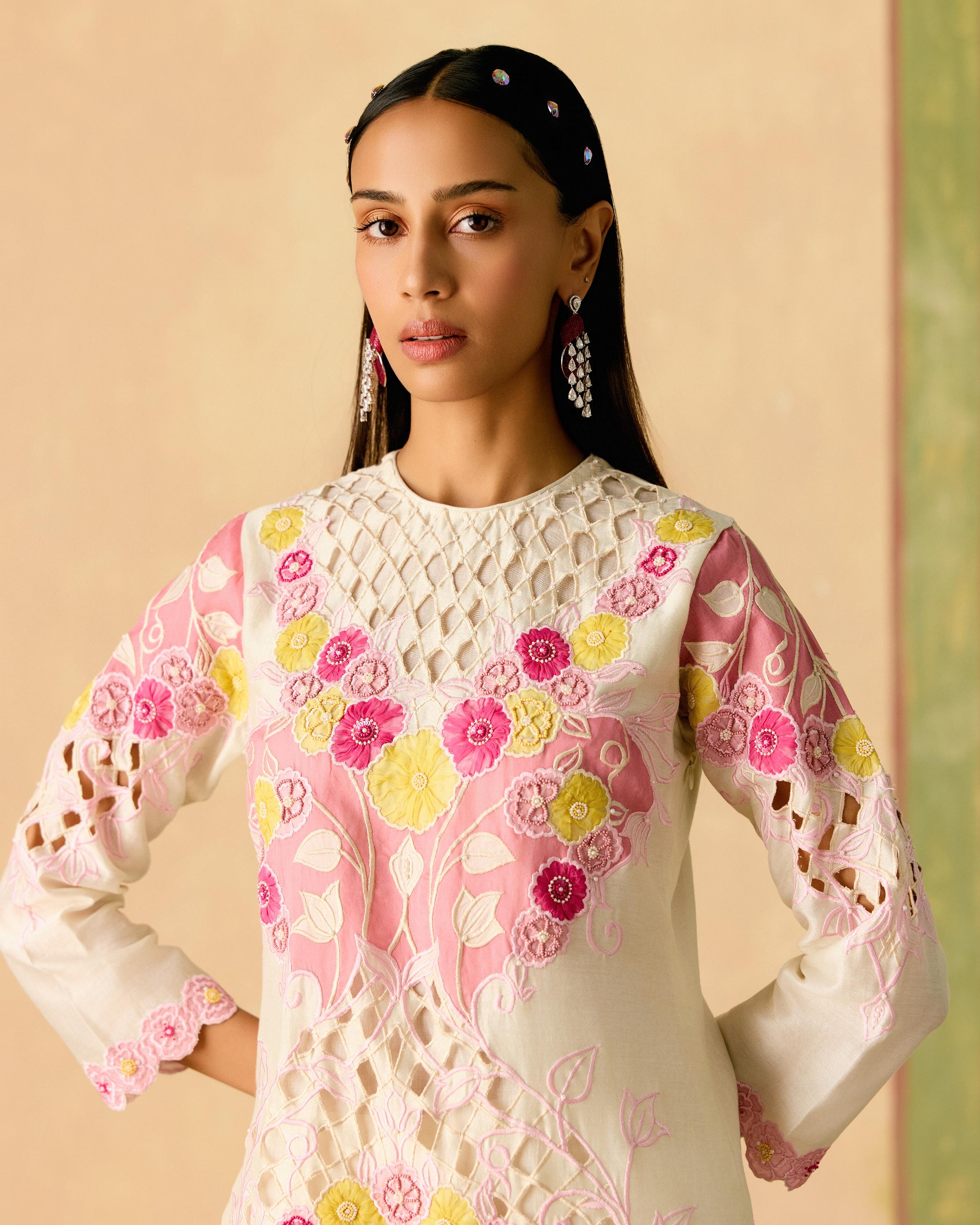 IVORY AND PINK COLOUR BLOCK APPLIQUE KURTA WITH PANTS