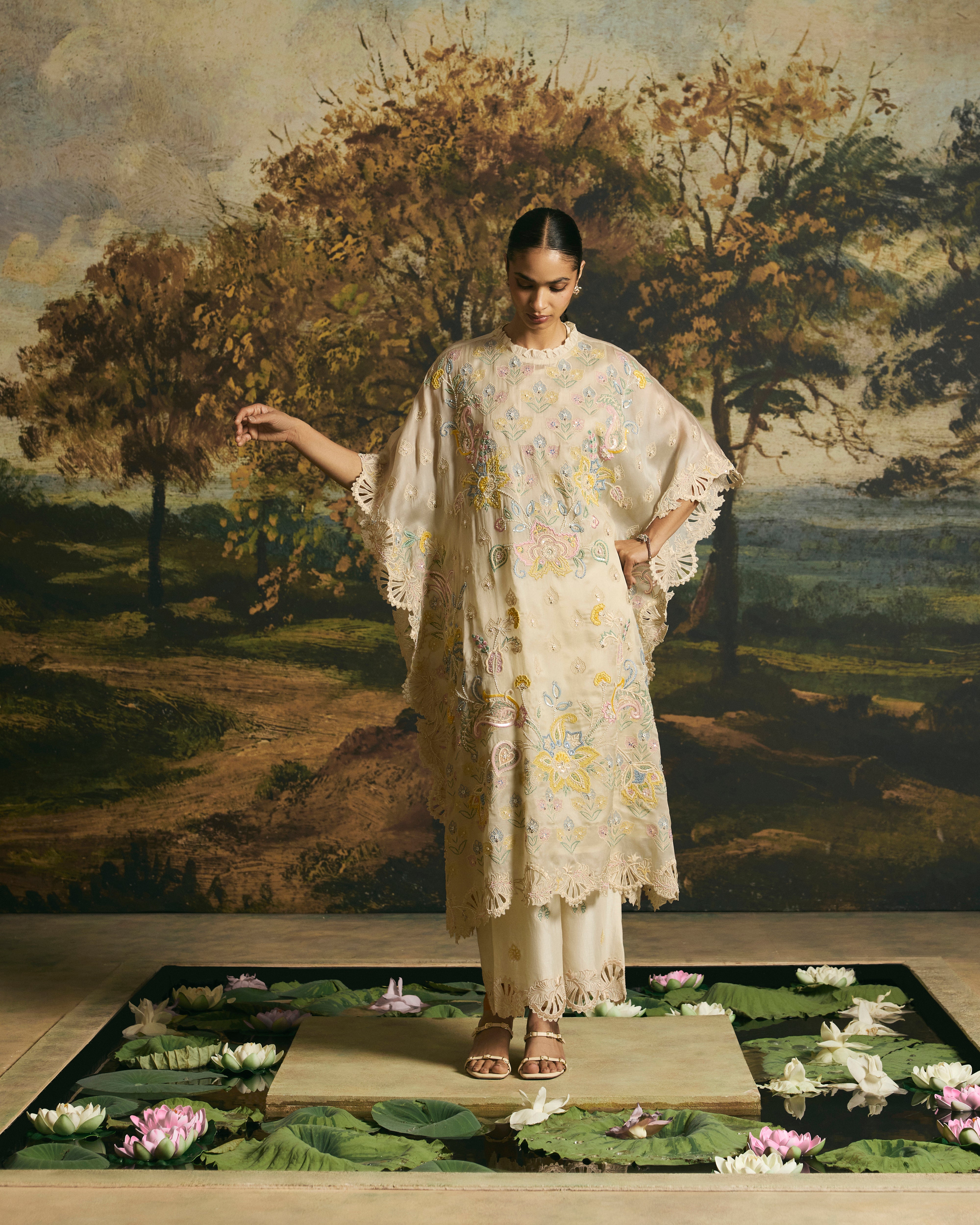 IVORY PAISLEY DETAIL KAFTAN