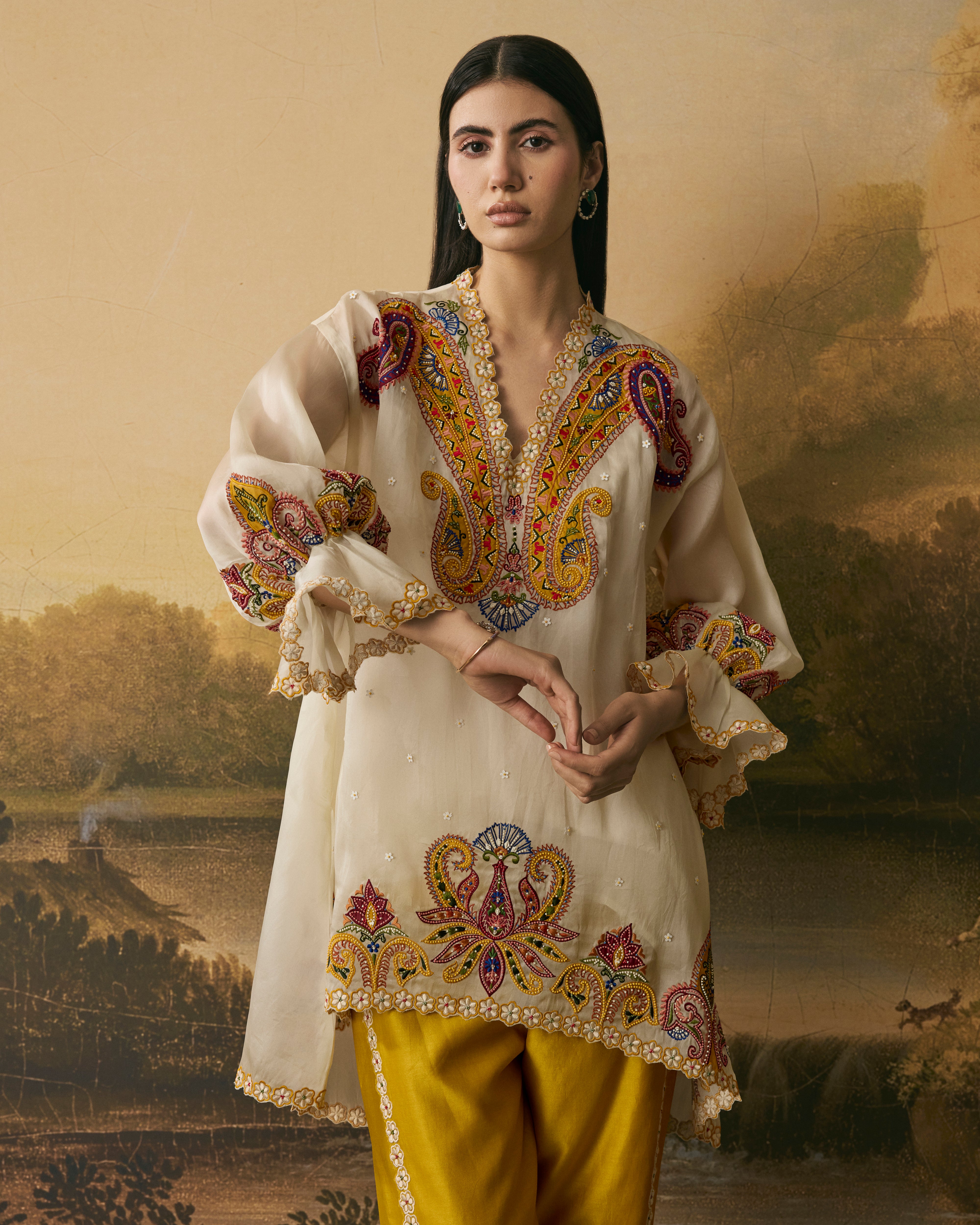 IVORY CONTRAST PAISLEY TUNIC WITH FLORAL TULIP PANTS