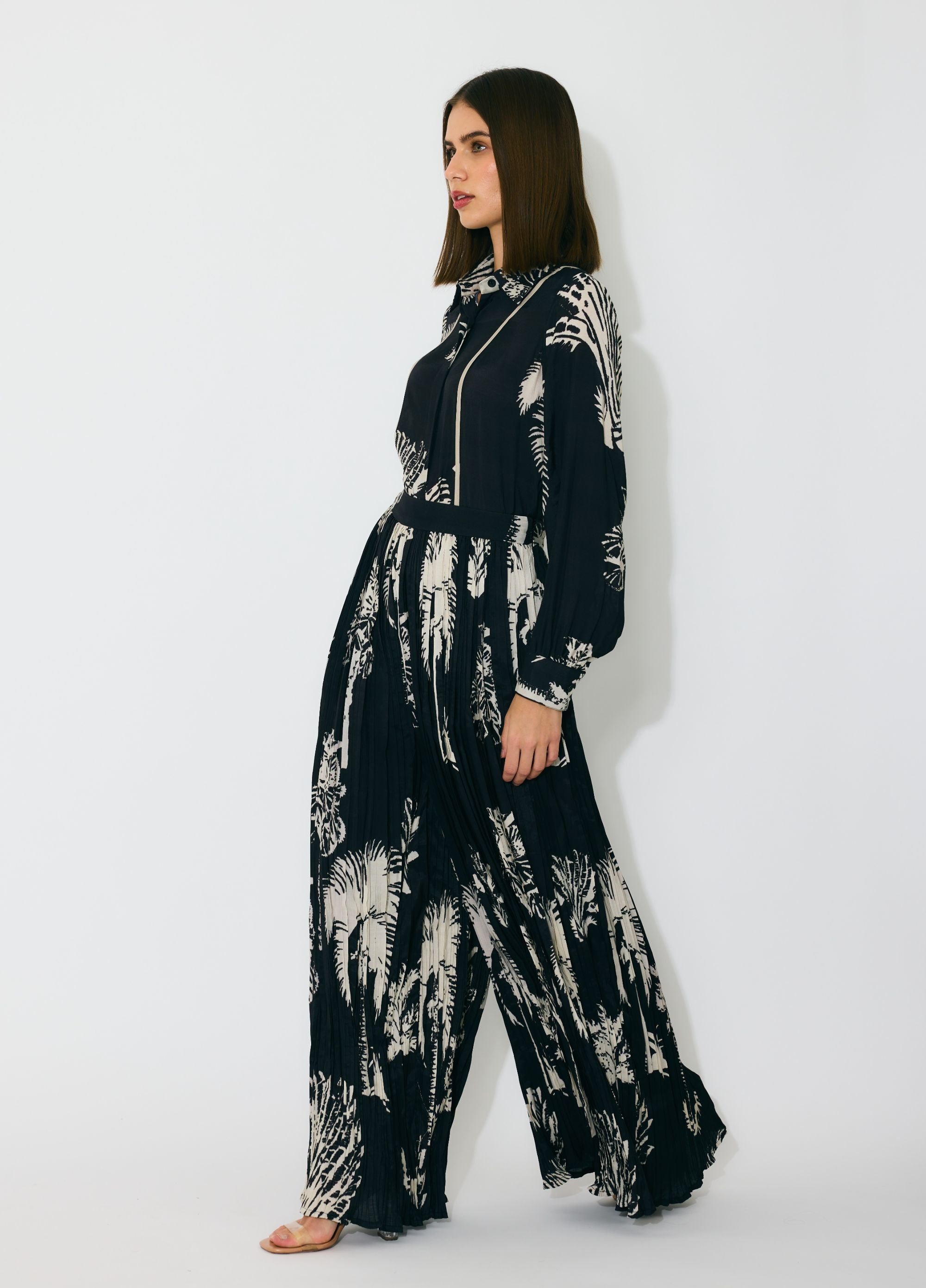 BLACK AND BEIGE FLORAL CRINKLED SET