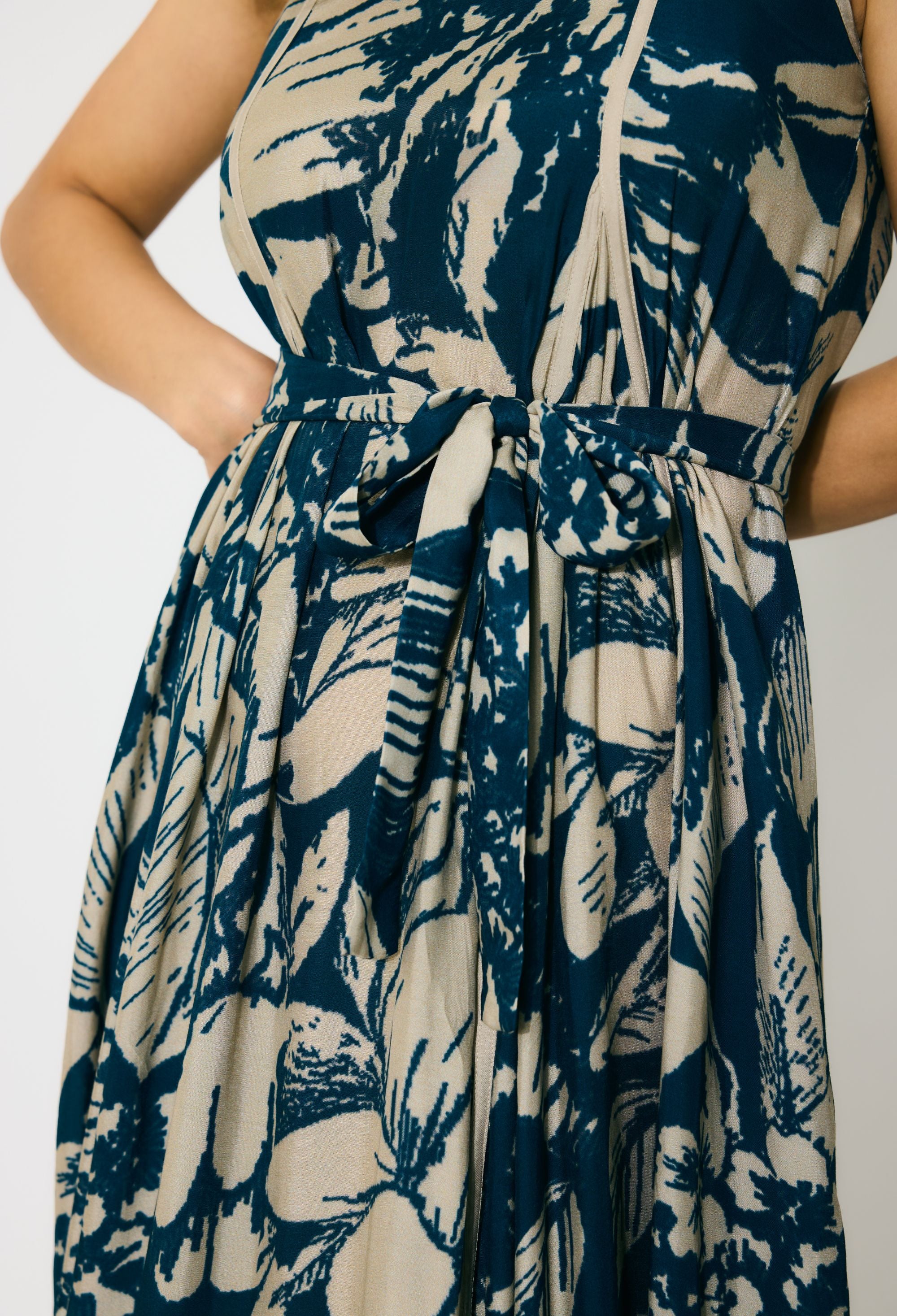 BLUE AND BEIGE FLORAL SLEEVELESS LONG DRESS