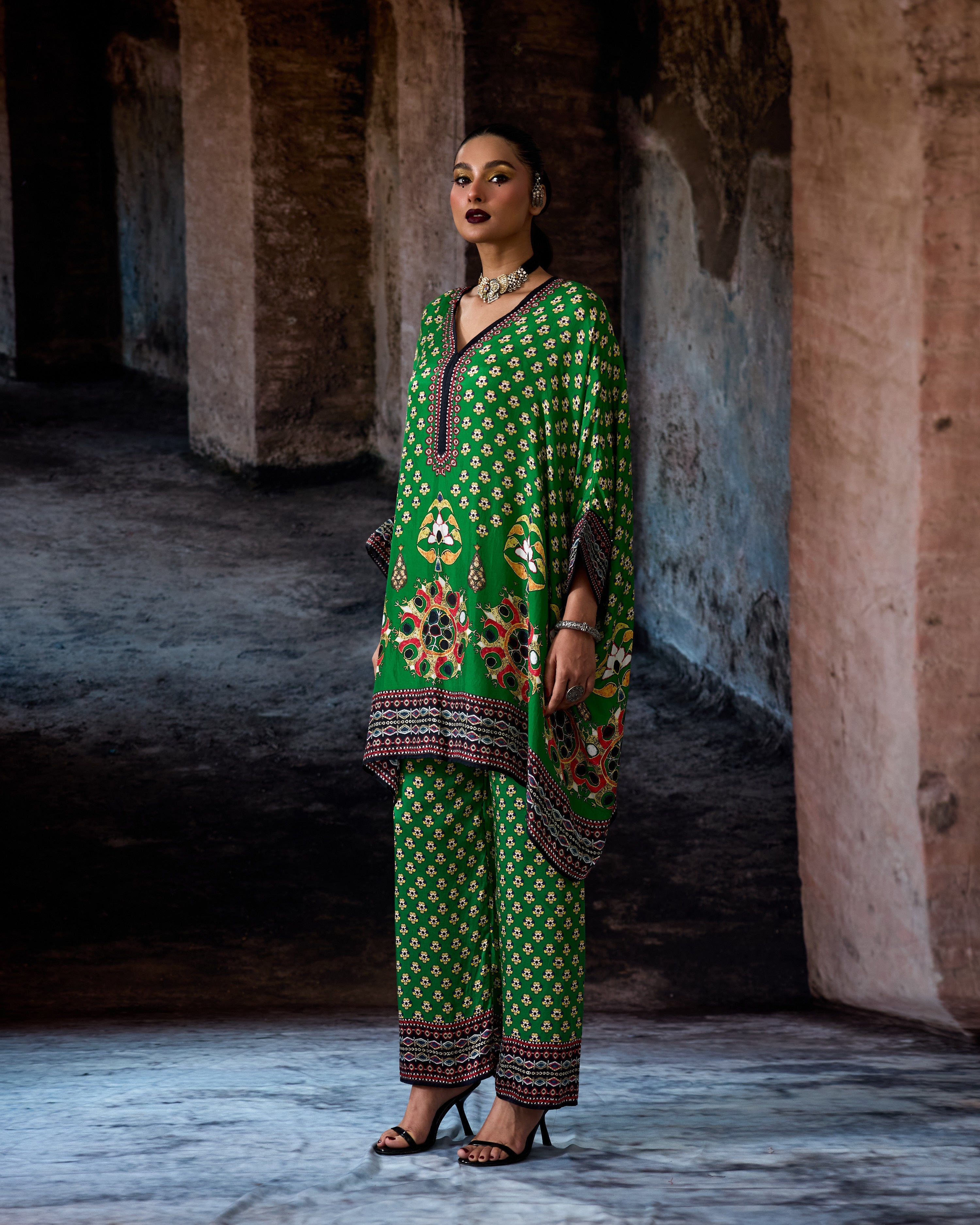 Bethari : Chanel 36" - Parrot Green