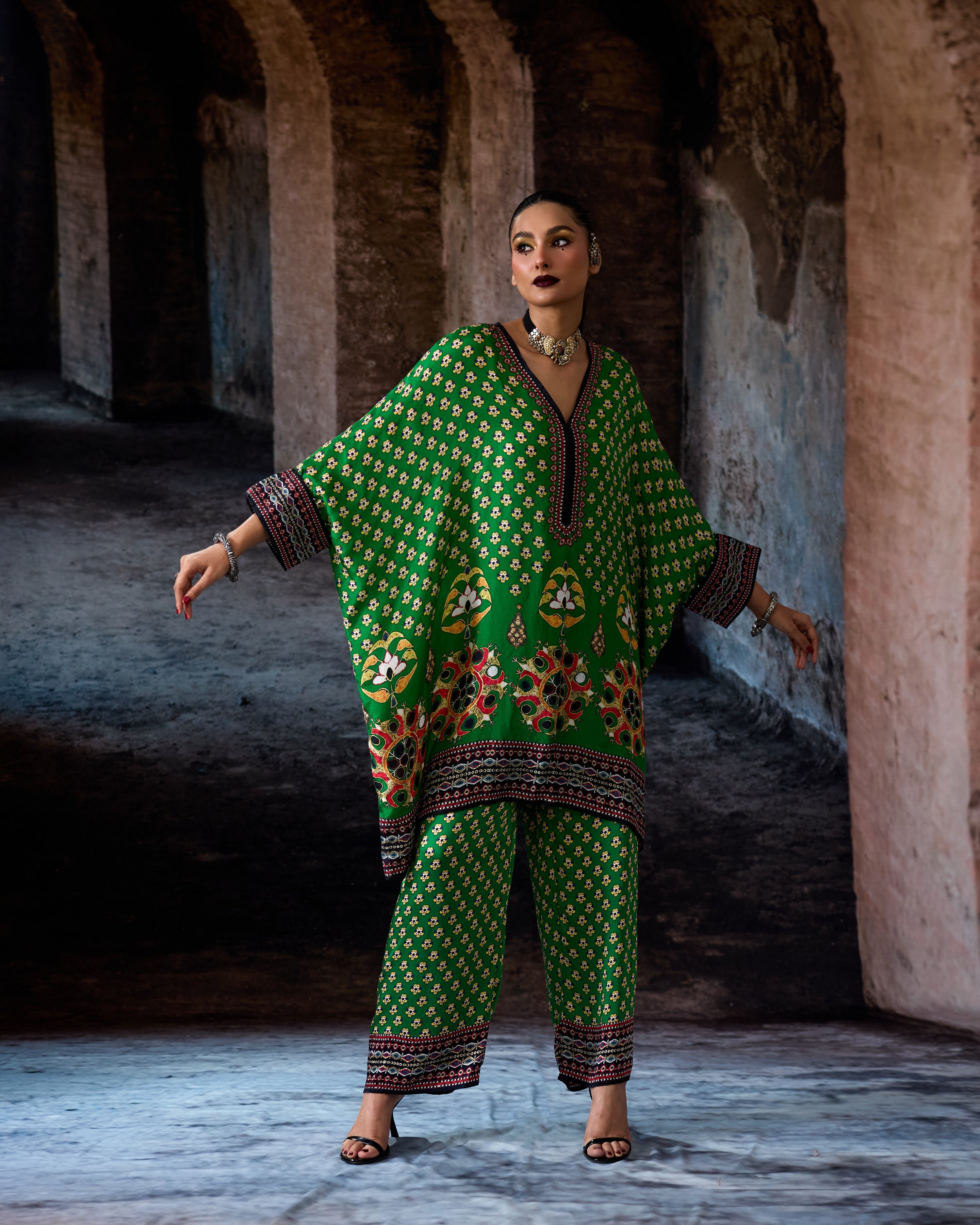 Bethari : Chanel 36" - Parrot Green