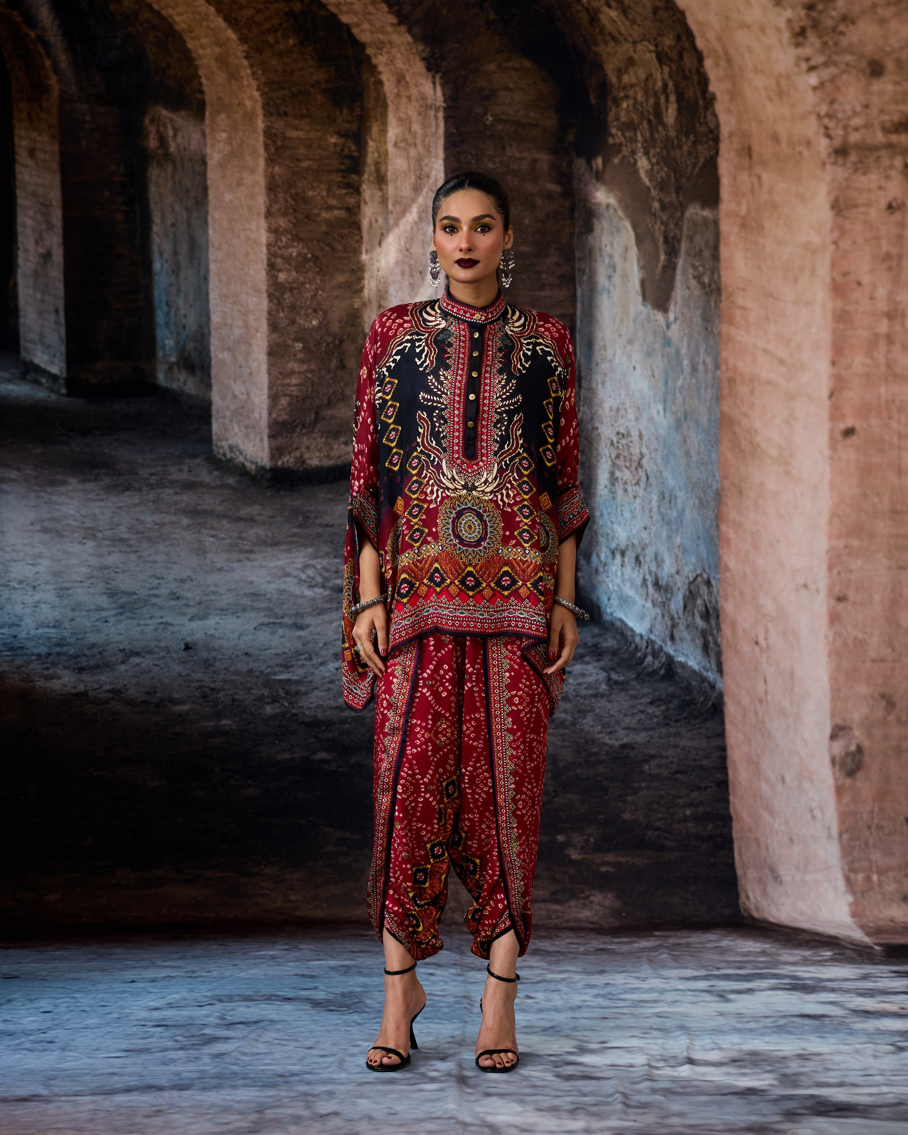 Bethari : Chanel/Sonth - Red/Black