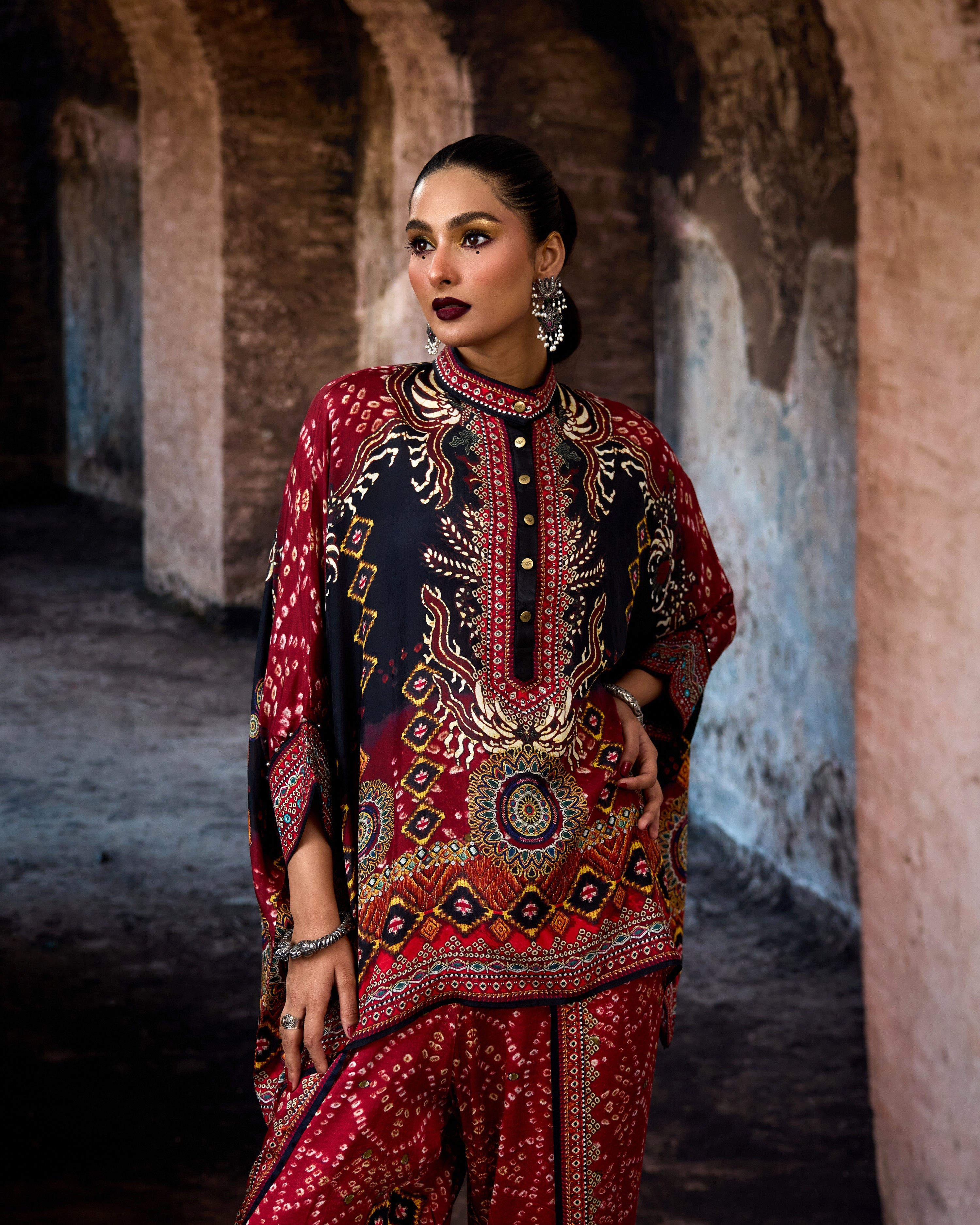 Bethari : Chanel/Sonth - Red/Black