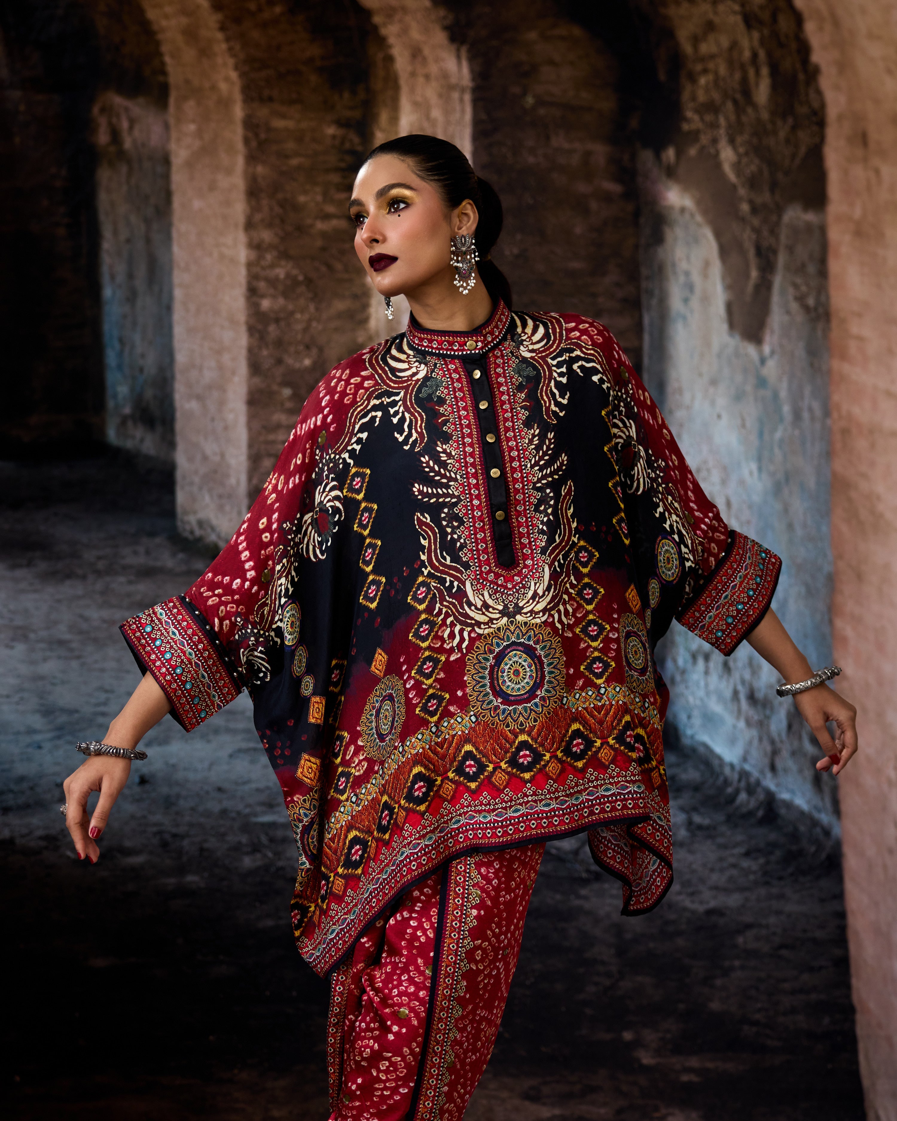 Bethari : Chanel/Sonth - Red/Black