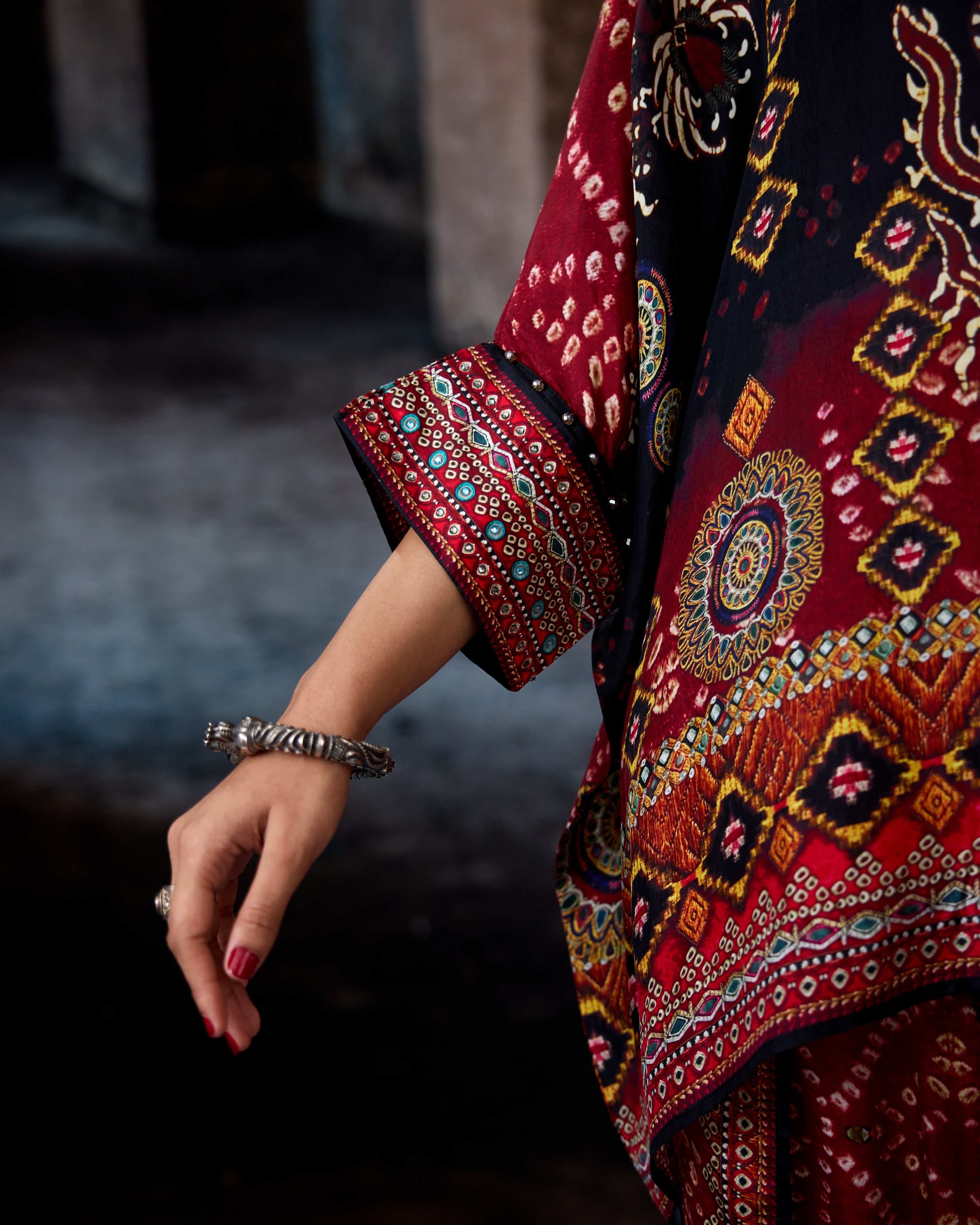 Bethari : Chanel/Sonth - Red/Black