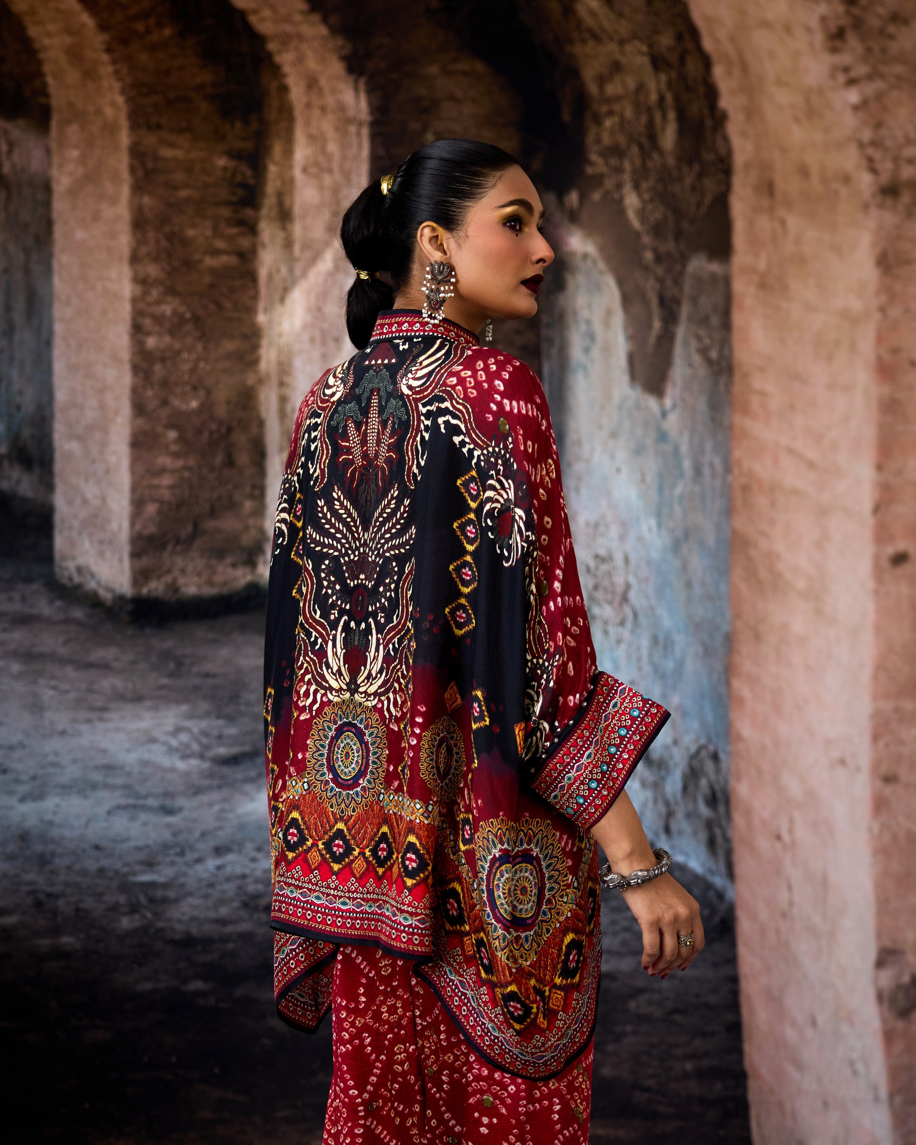 Bethari : Chanel/Sonth - Red/Black