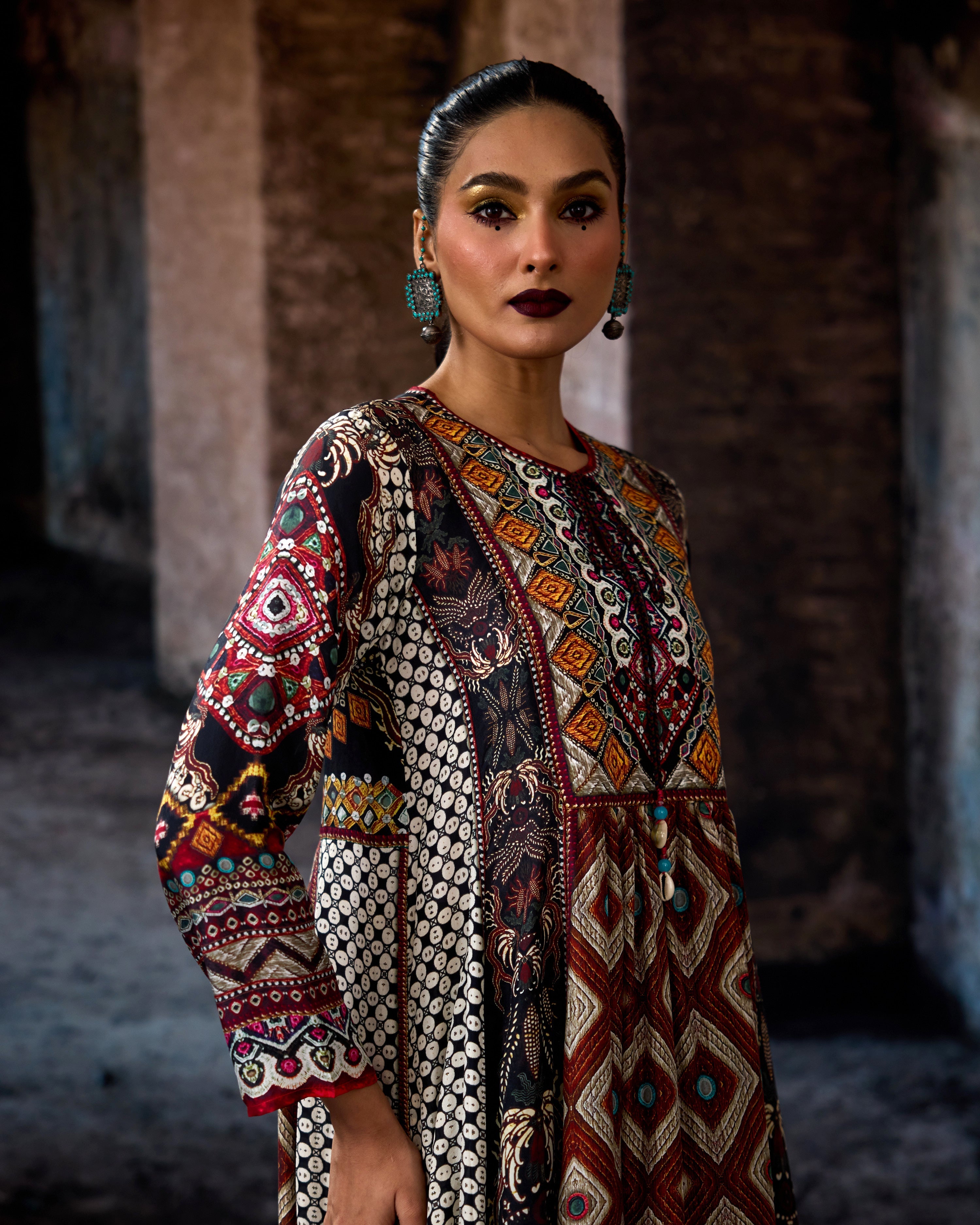 Bethari : Anisha - Eggshell/Maroon