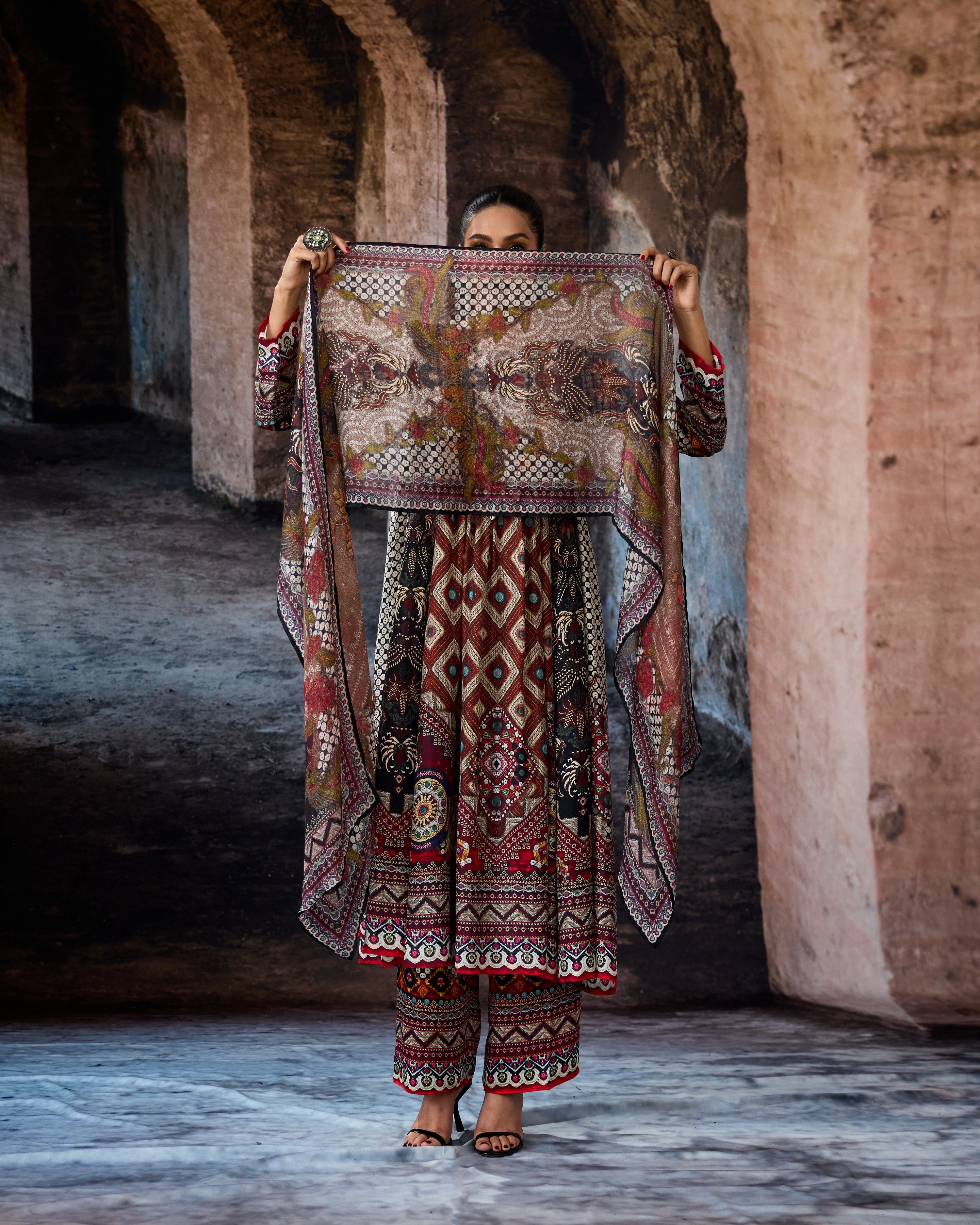 Bethari : Anisha - Eggshell/Maroon