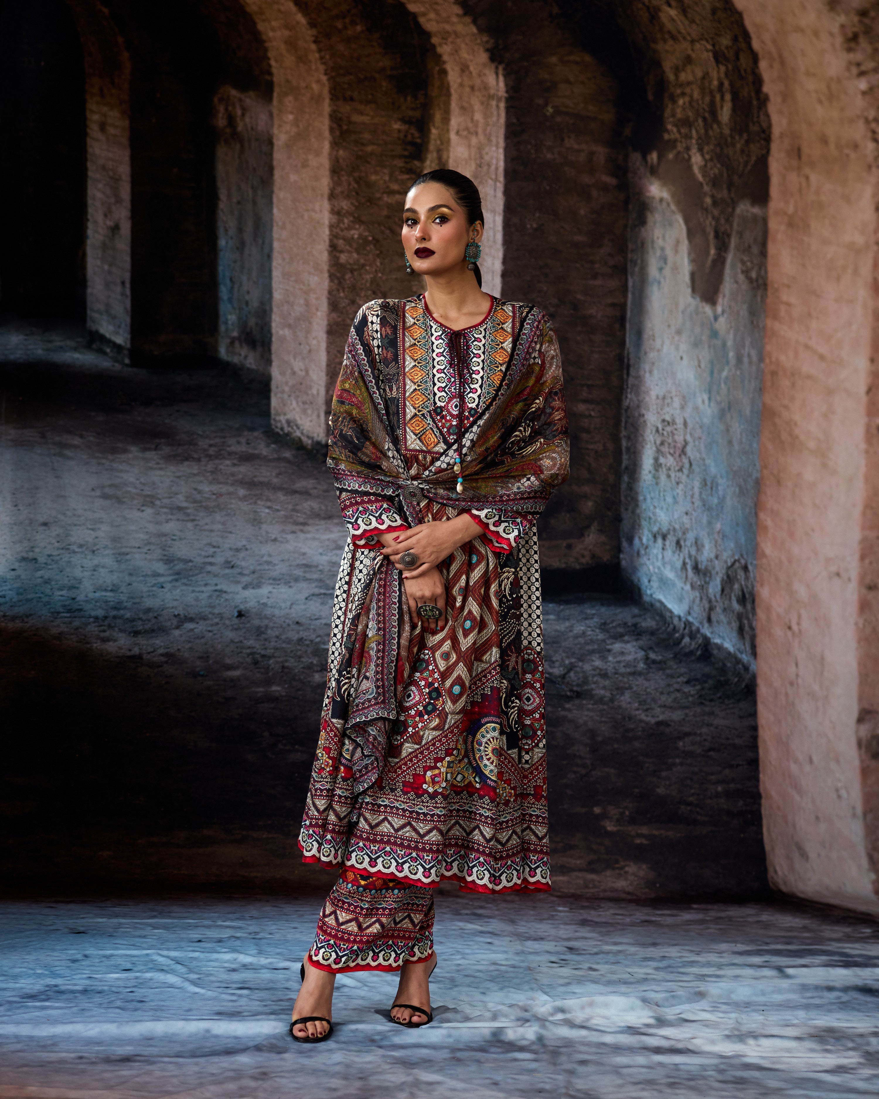 Bethari : Anisha - Eggshell/Maroon