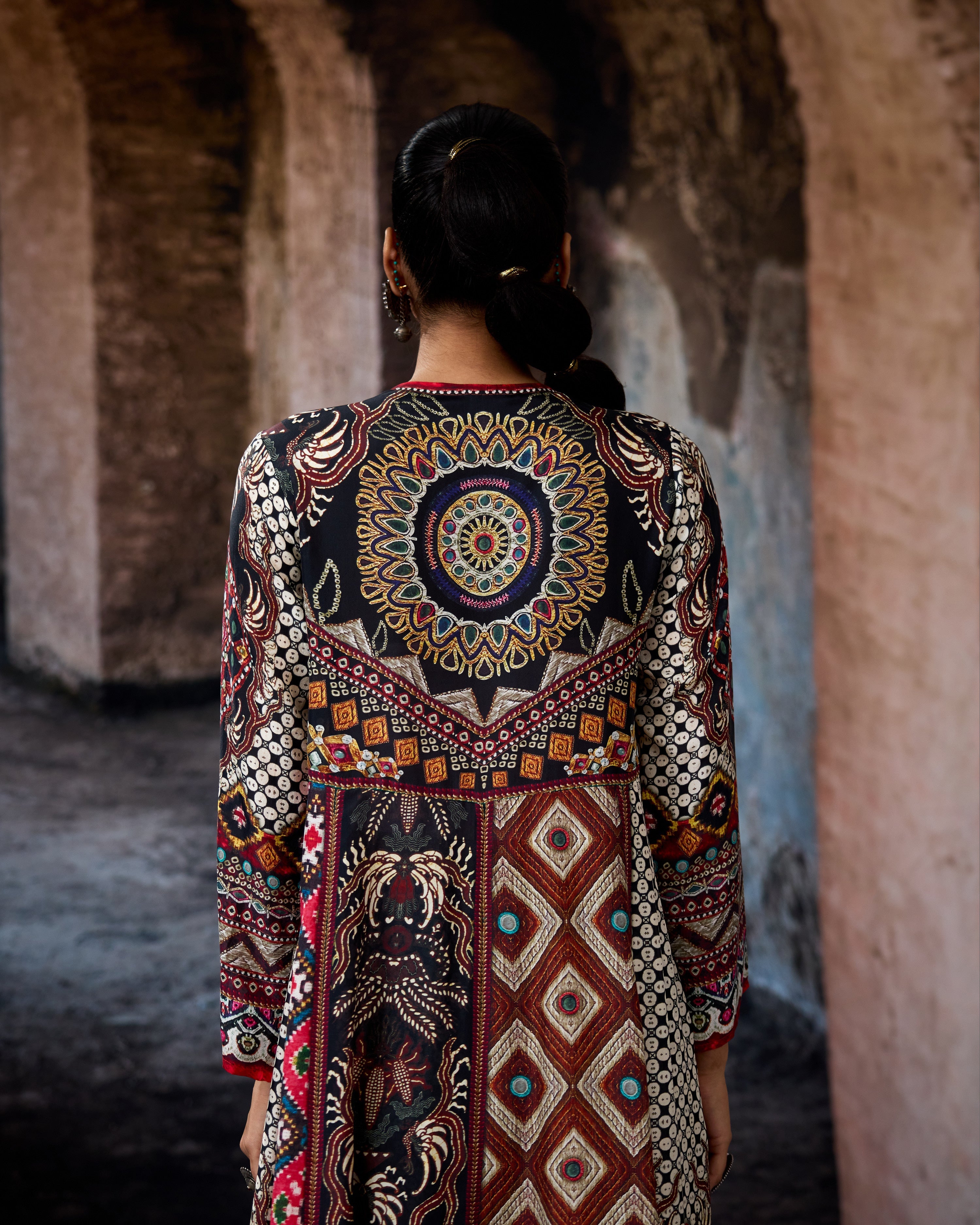 Bethari : Anisha - Eggshell/Maroon