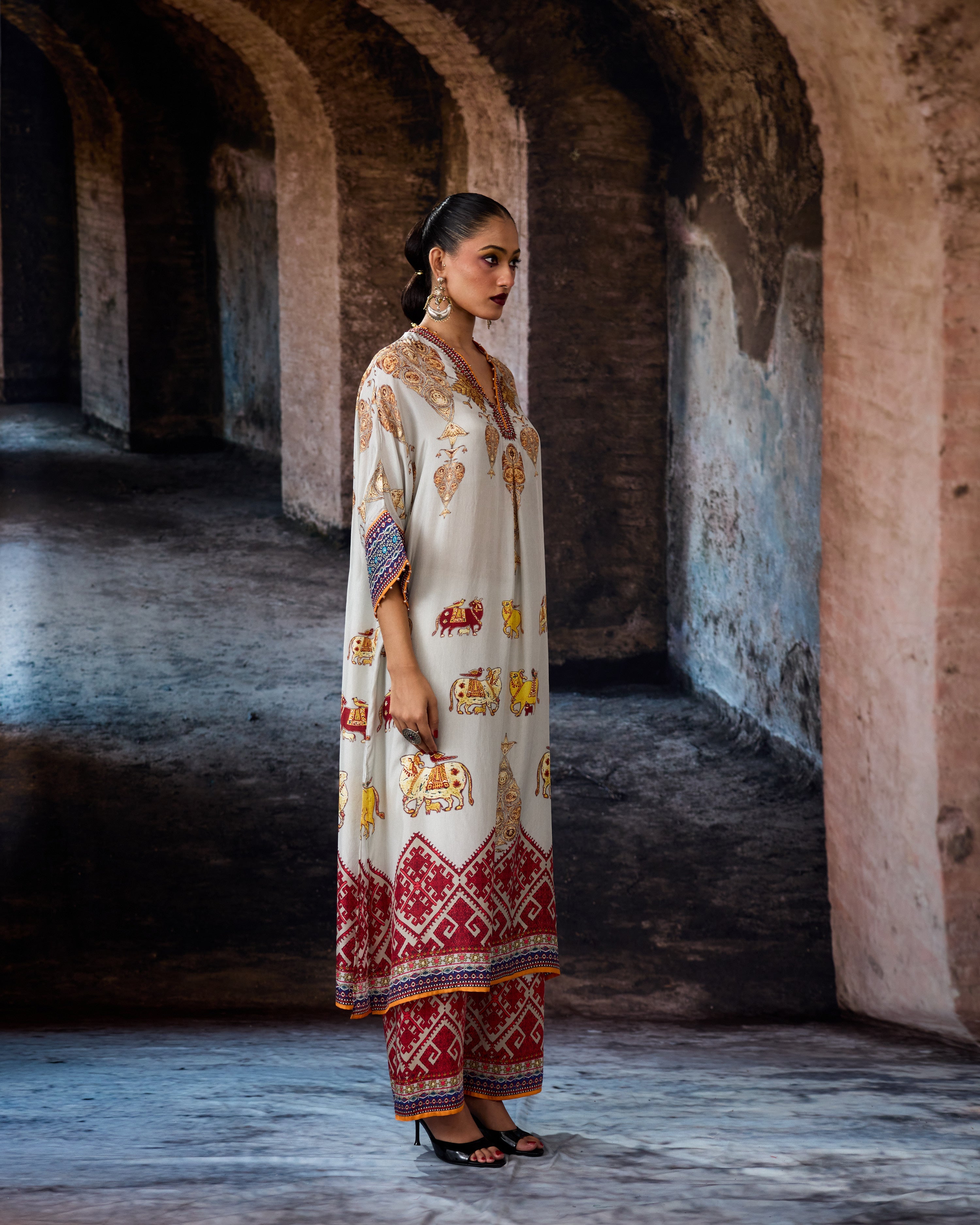 Bethari : Banera - Eggshell