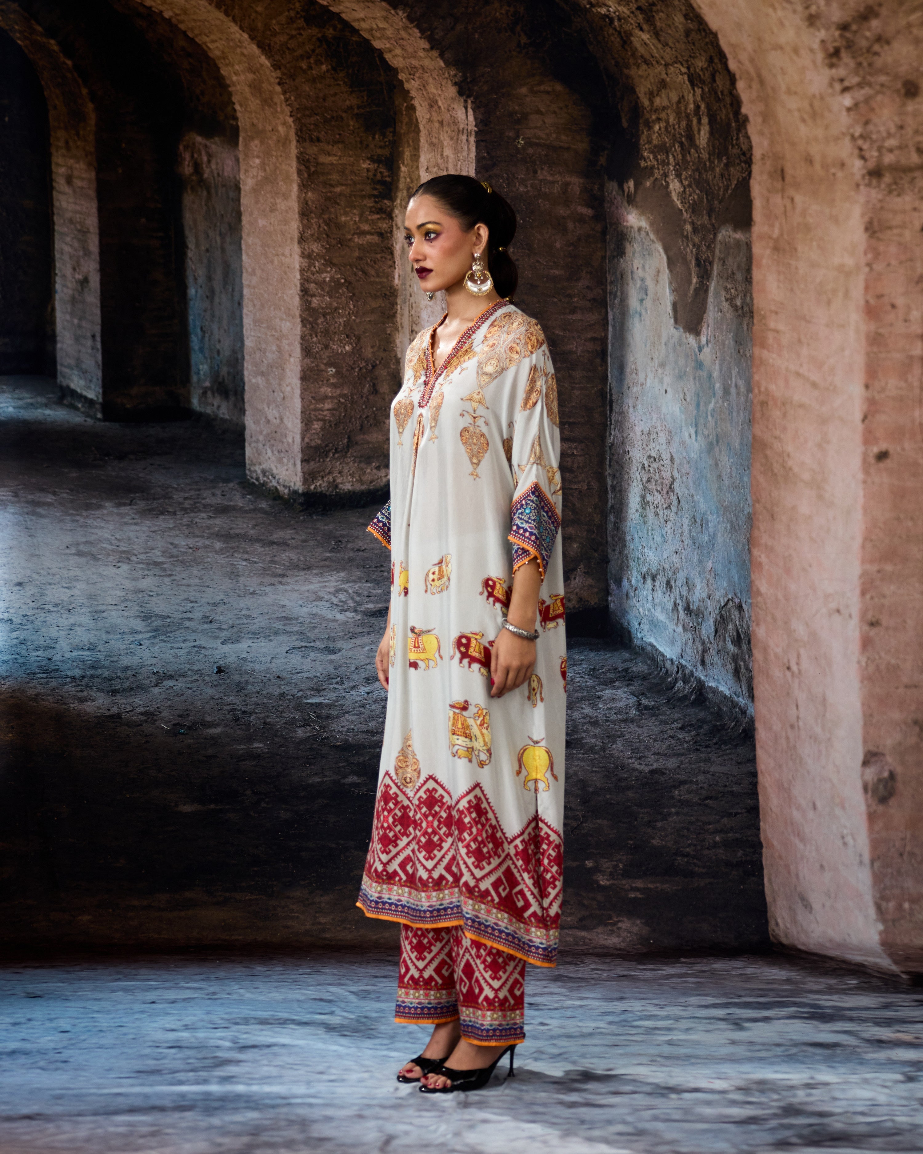 Bethari : Banera - Eggshell