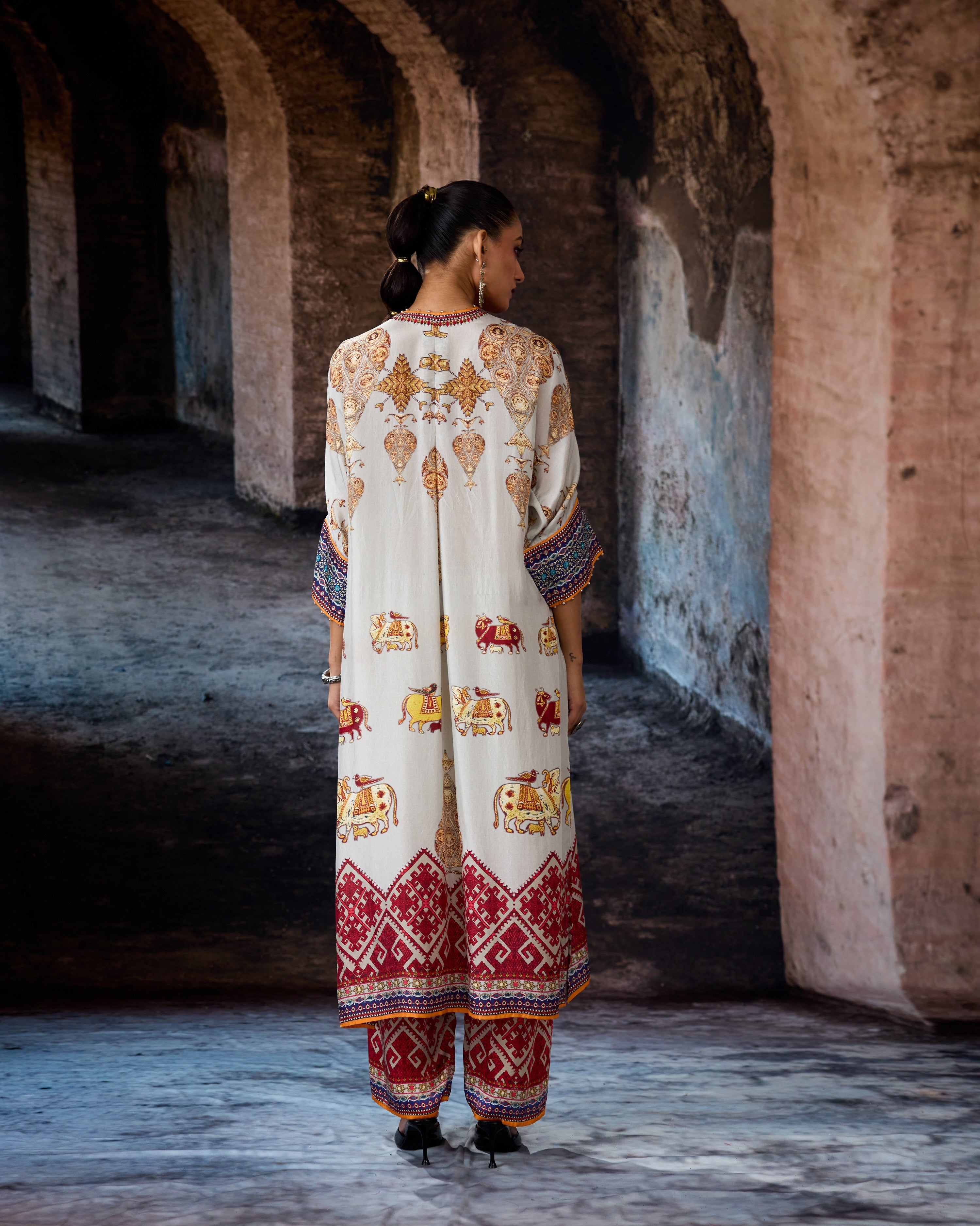 Bethari : Banera - Eggshell