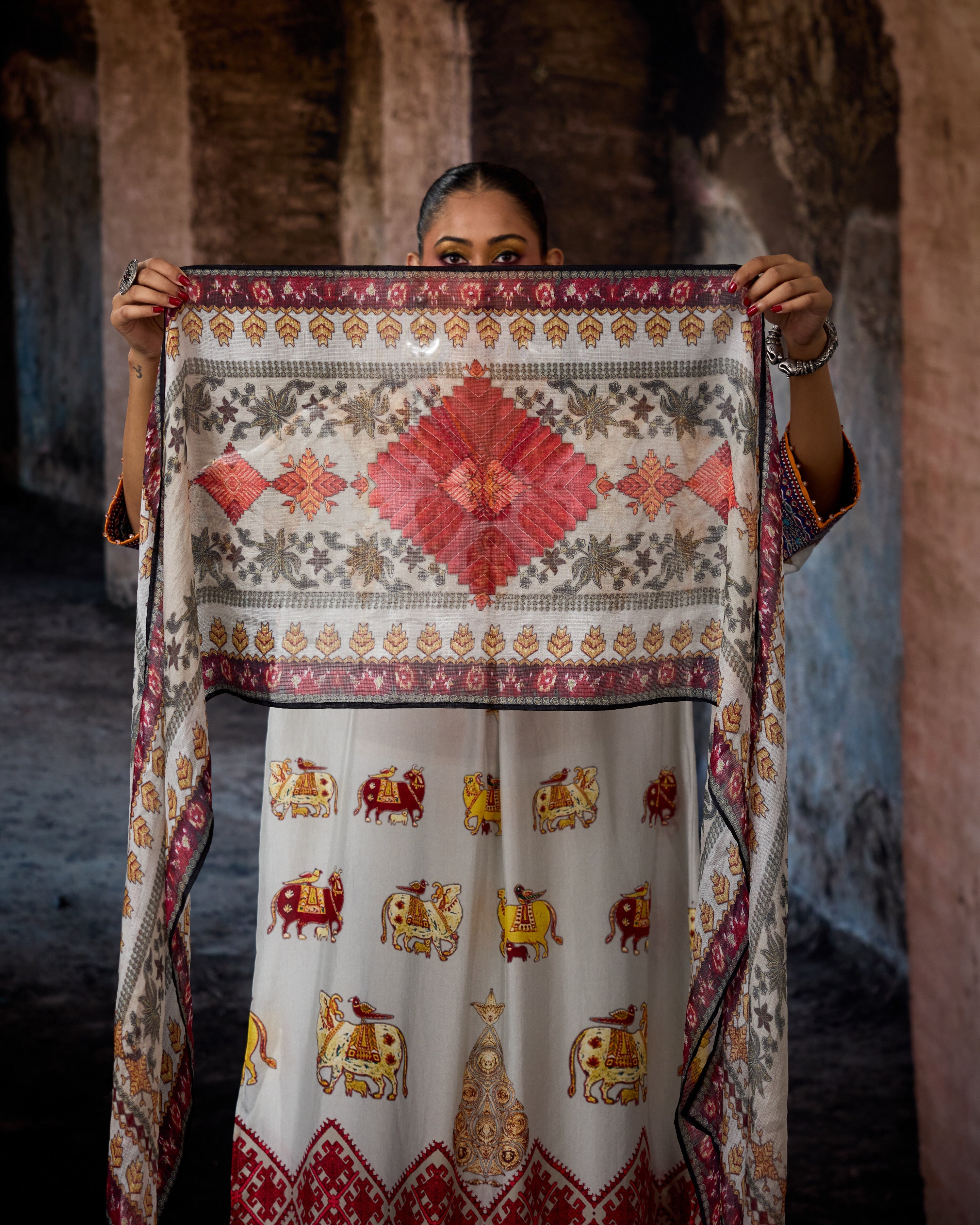 Bethari : Banera - Eggshell