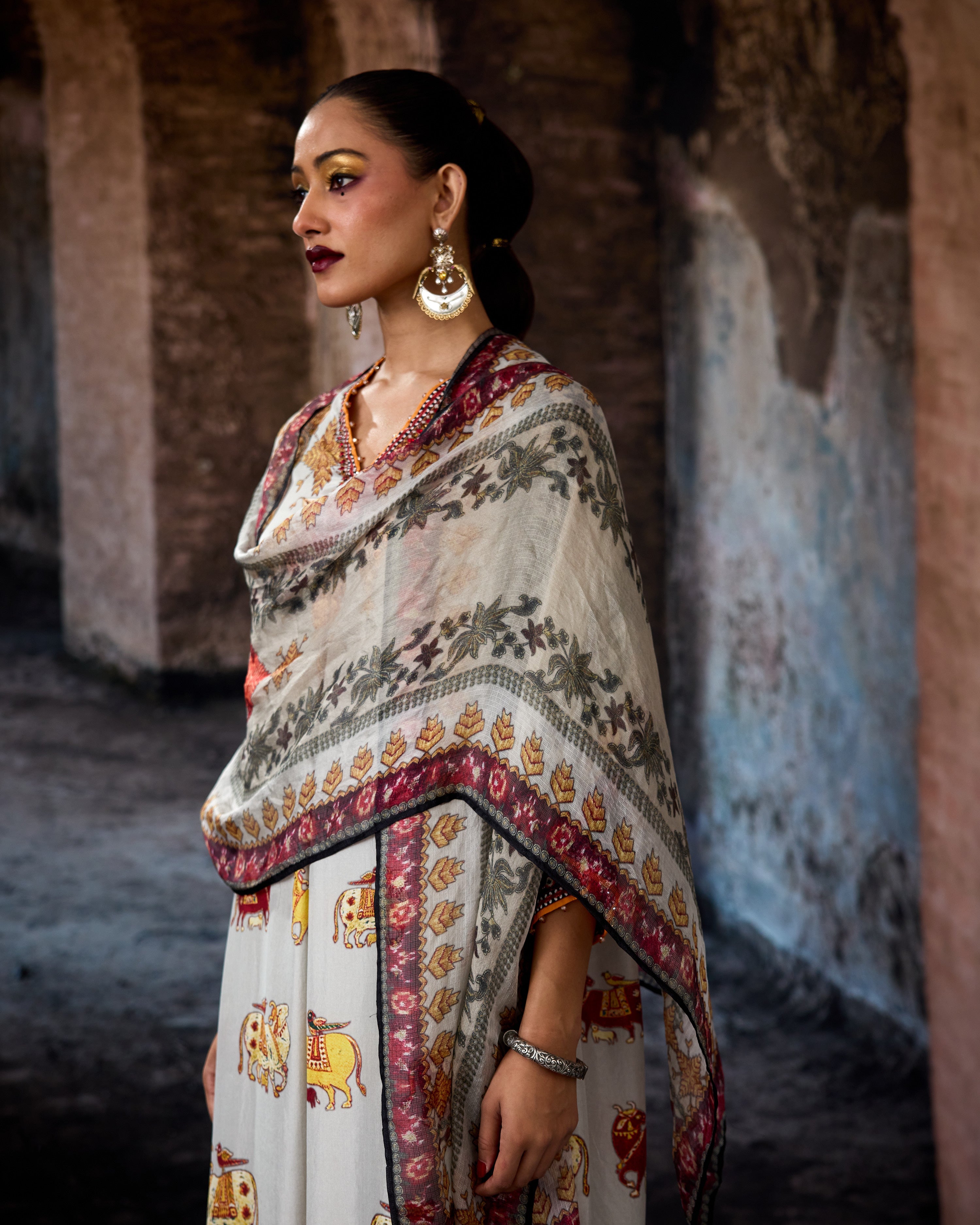 Bethari : Banera - Eggshell