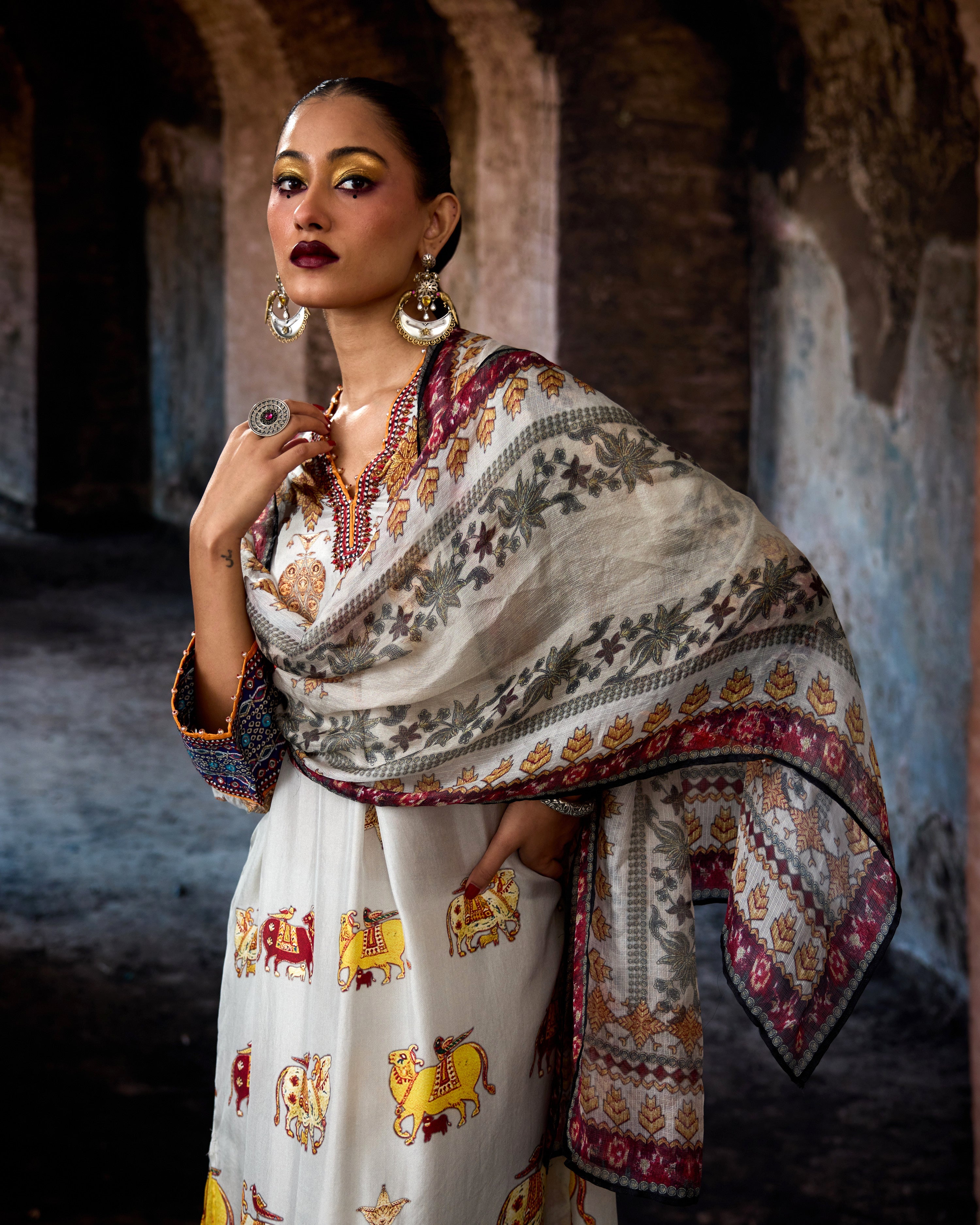 Bethari : Banera - Eggshell