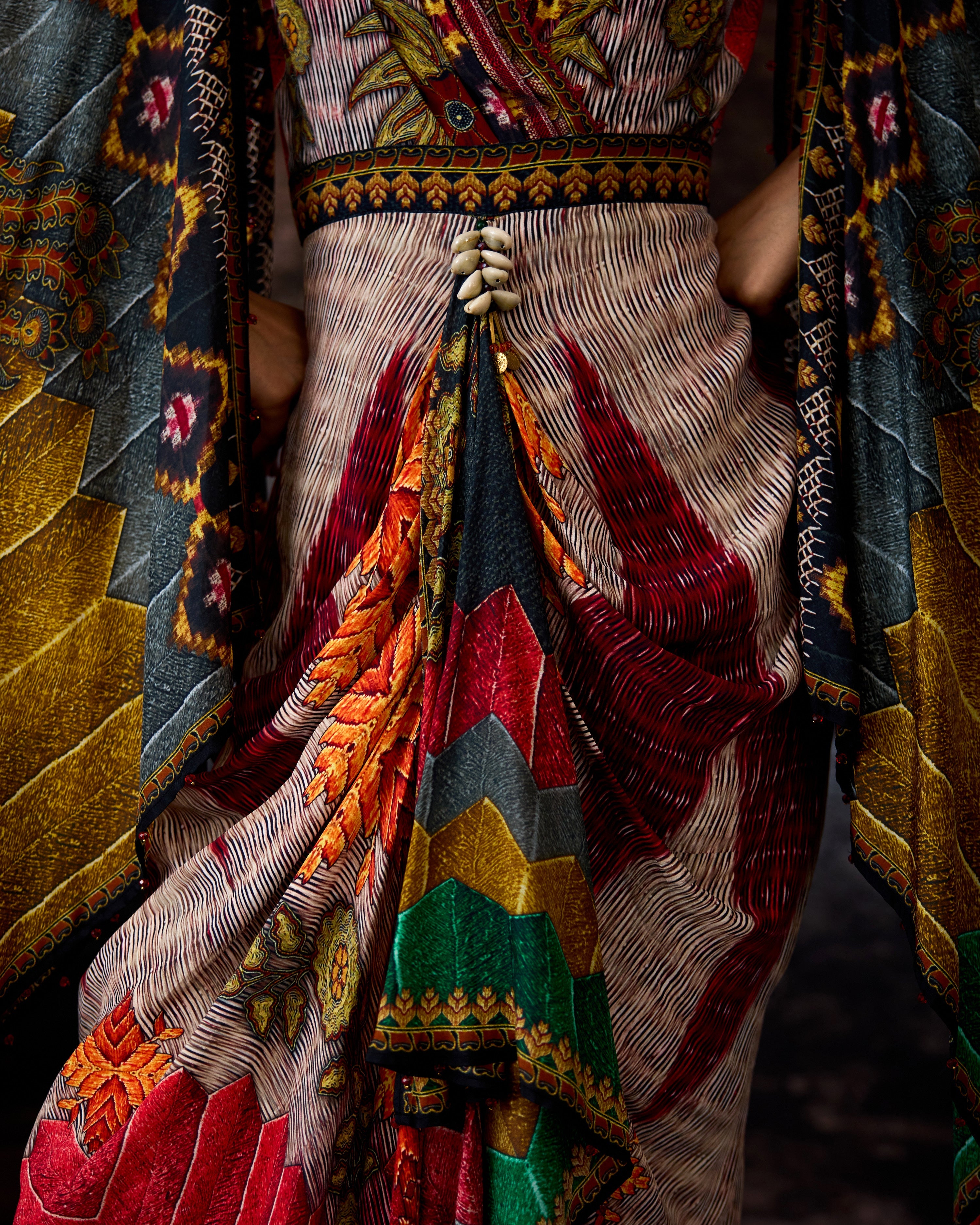 Bethari : Apsara - Eggshell/Multi