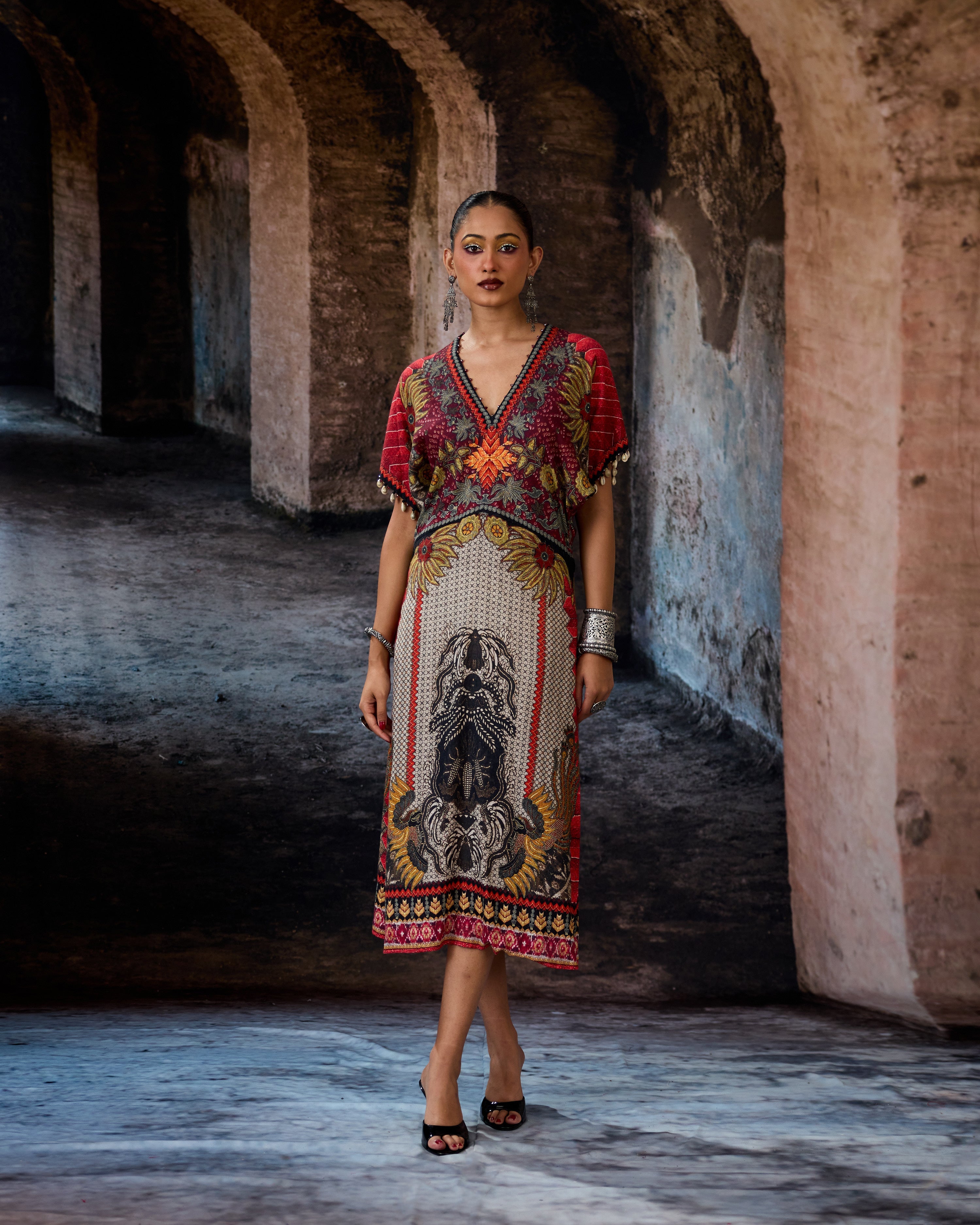 Bethari : Sabrina - Eggshell/Red