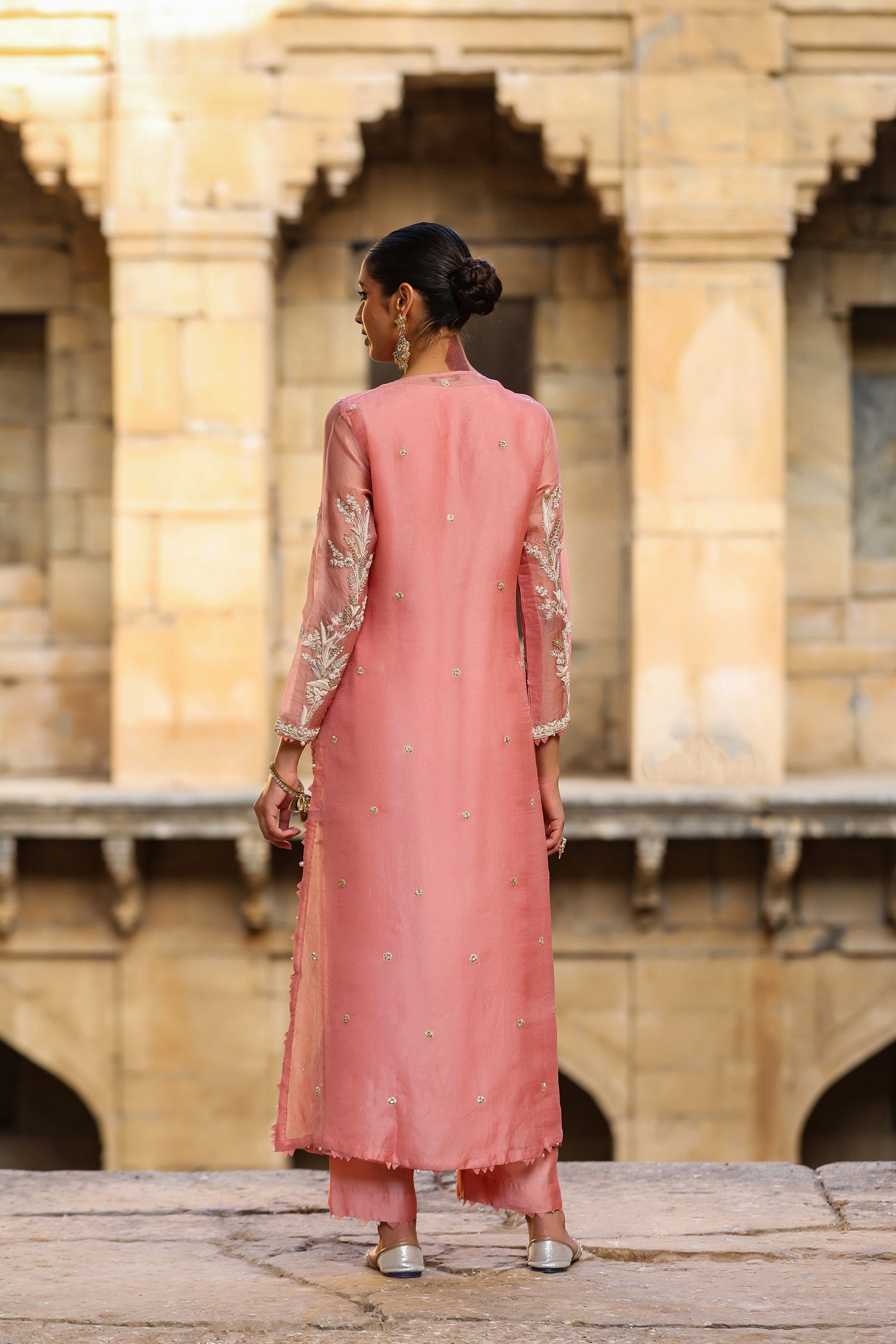 Vaayu Pink Phool Patti Kurta Set
