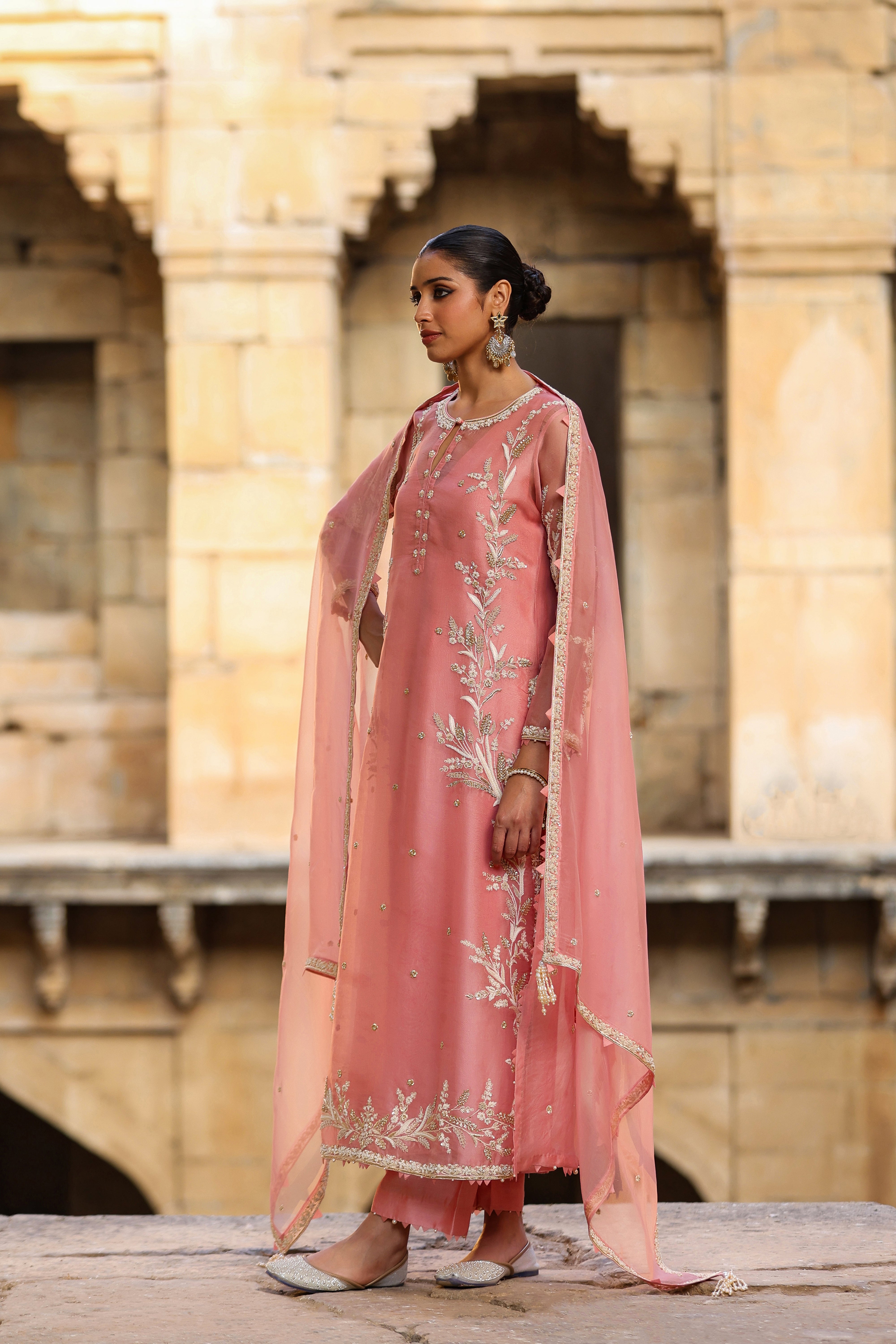 Vaayu Pink Phool Patti Kurta Set