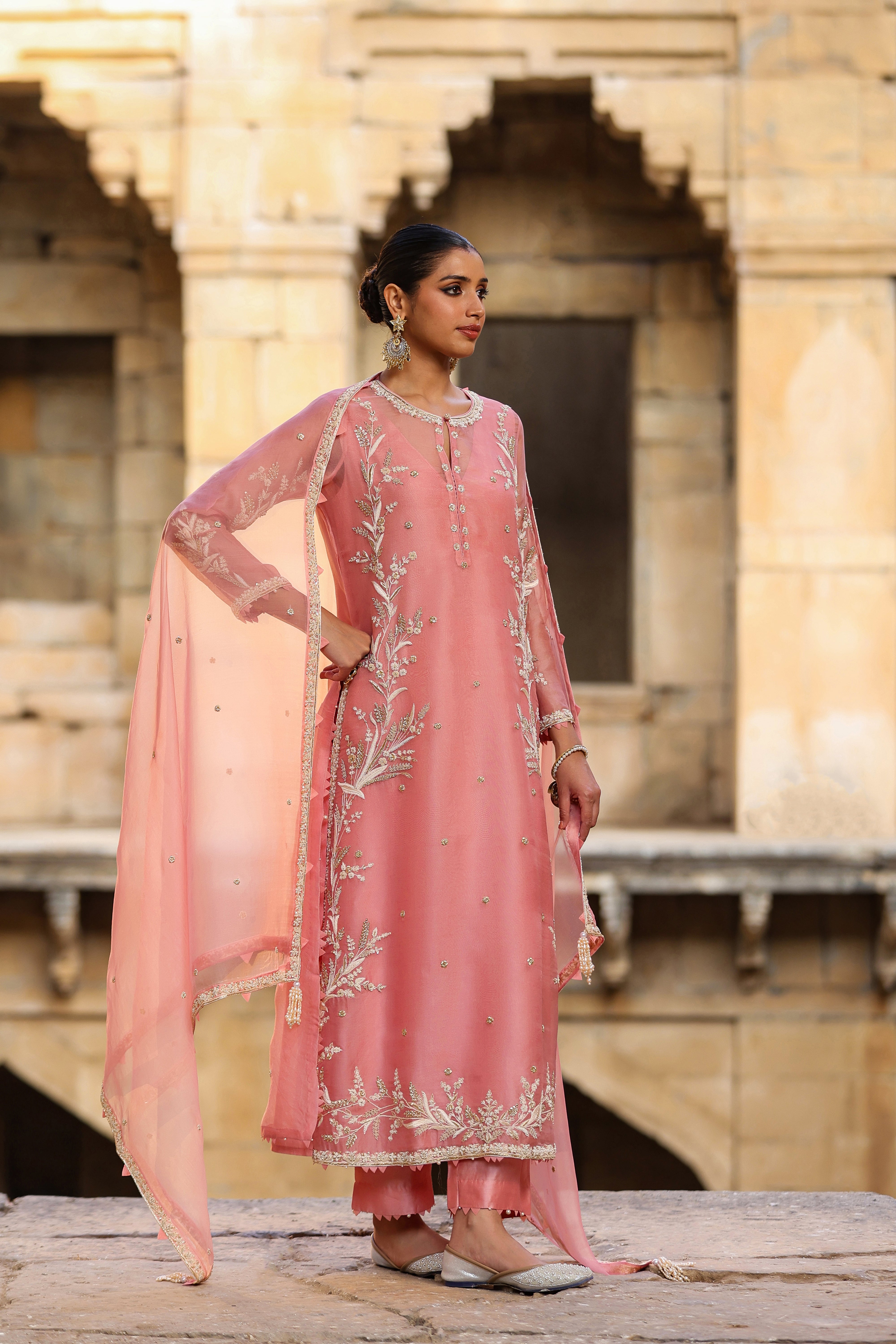 Vaayu Pink Phool Patti Kurta Set