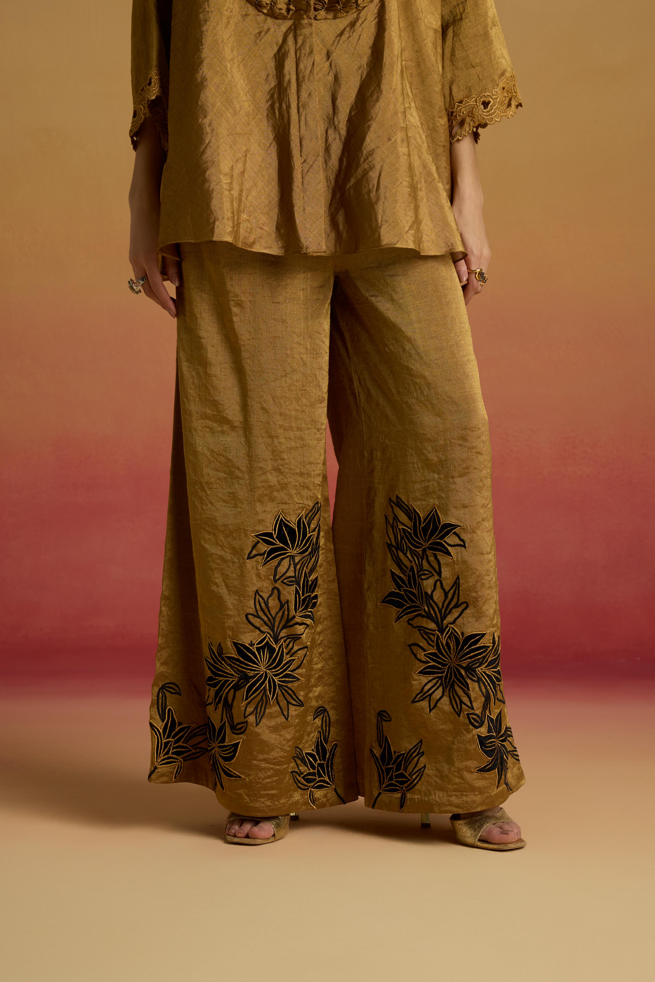 GOLD CONTRAST APPLIQUE FLARED PANTS