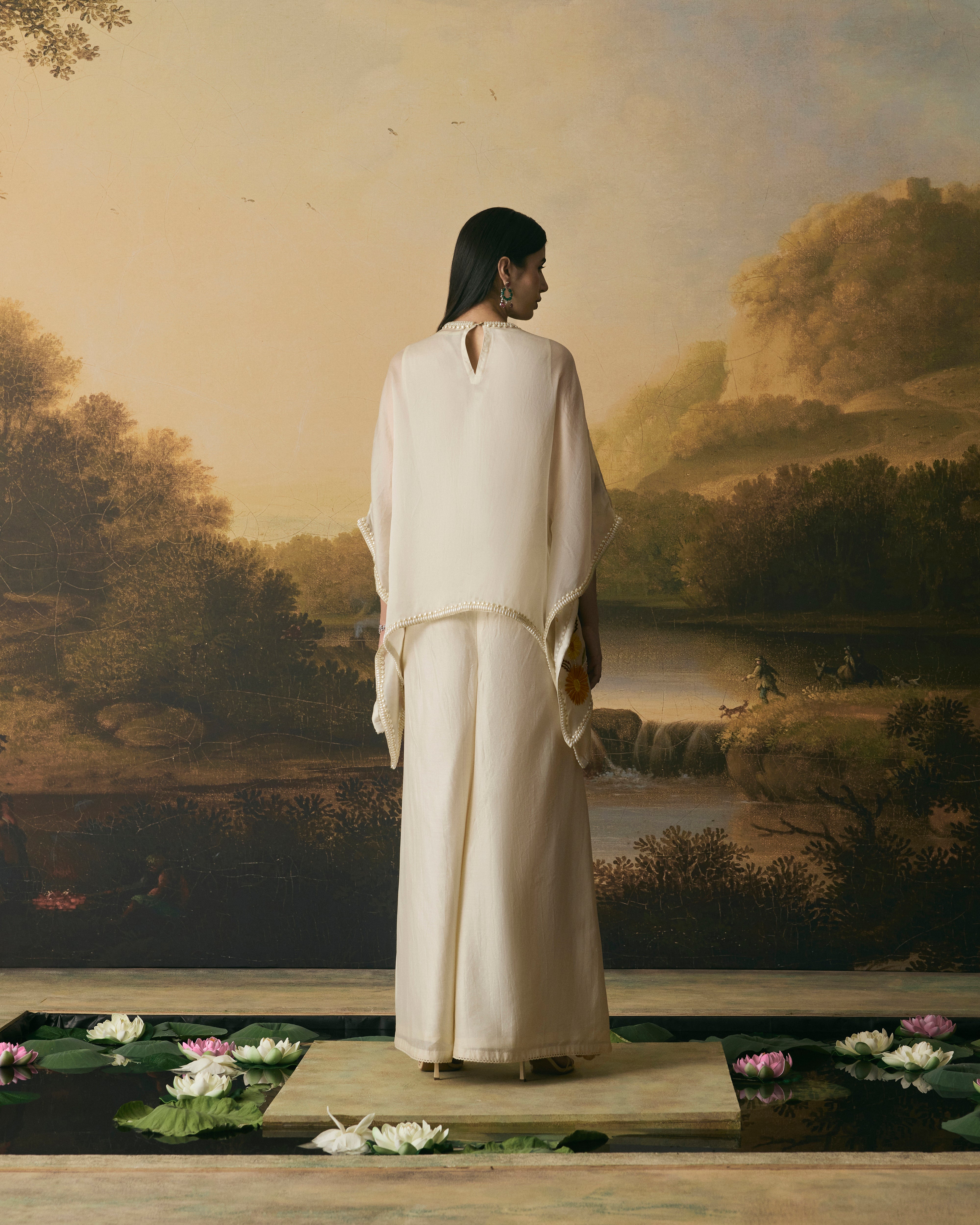 IVORY FLORAL BLOOM SHORT KAFTAN