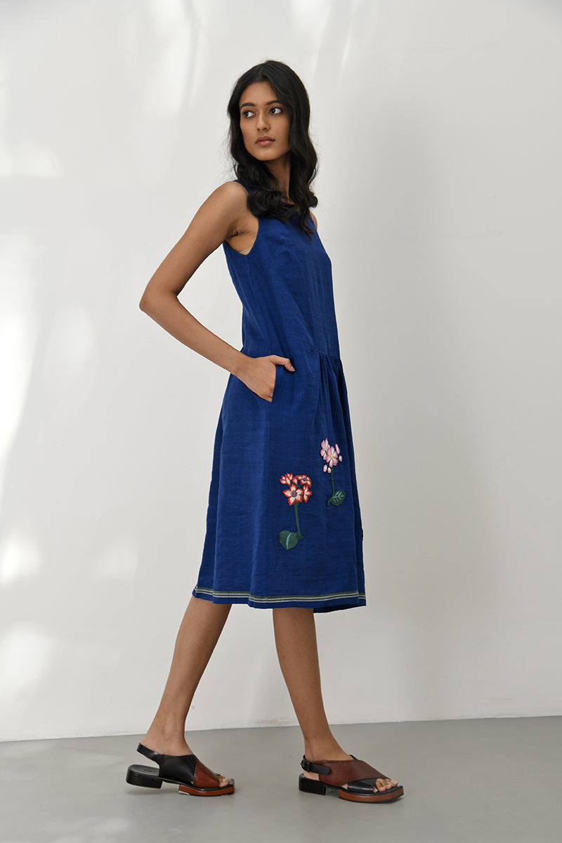 Gathered Dress
With Applique
Flowers