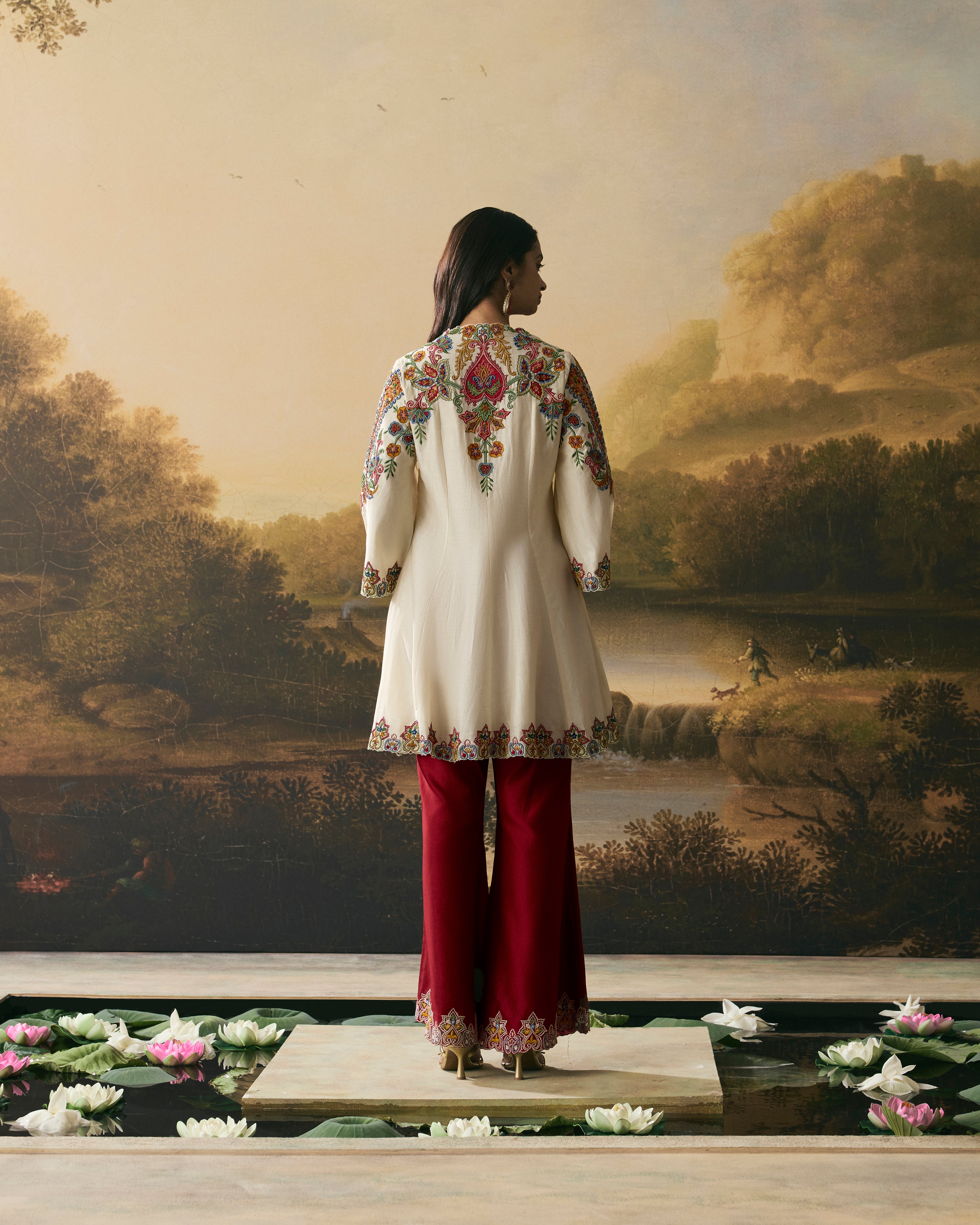 IVORY CONTRAST PAISLEY FLARED SHORT KURTA WITH BELL BOTTOM PANTS
