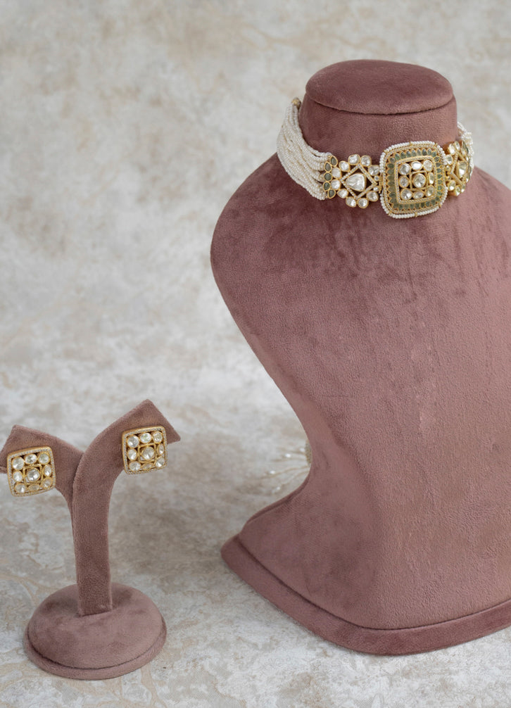 Nazuk Kalhar Choker Set