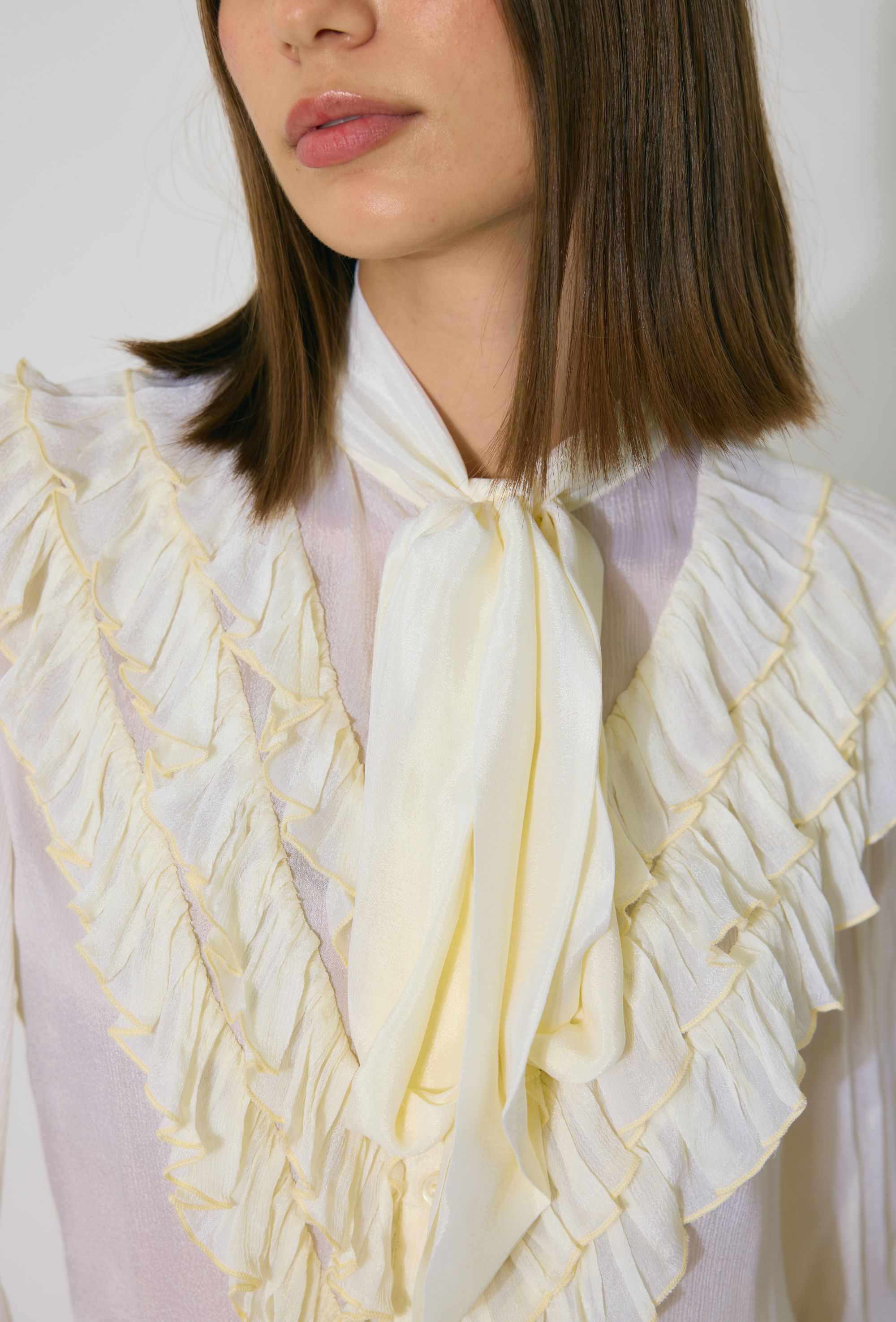 OFF WHITE FRILL BOW TIE TOP