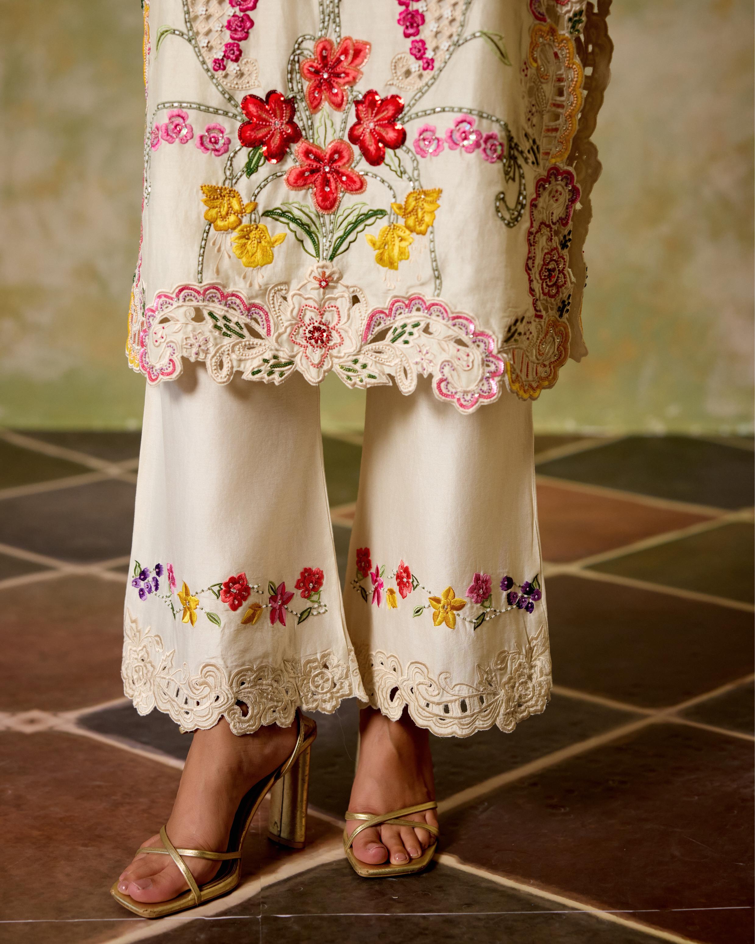 IVORY FLORAL THREADWORK AND CUTWORK KURTA WITH PANTS