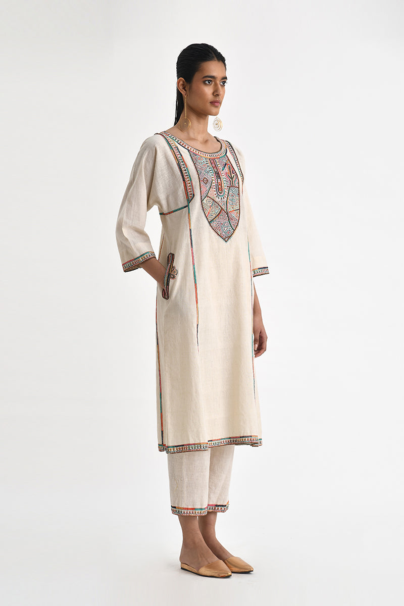 Kastro Embroidered Yoke
Tunic With Pants