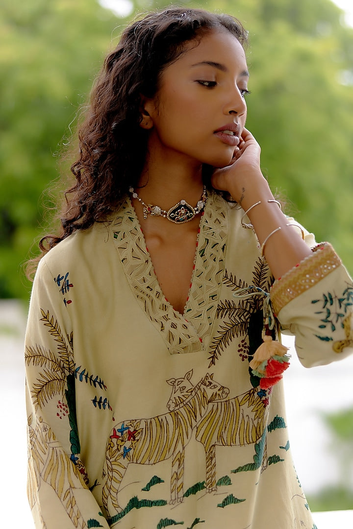 https://img.perniaspopupshop.com/catalog/product/a/a/AAJAJU102310_3.jpg?impolicy=detailimageprod